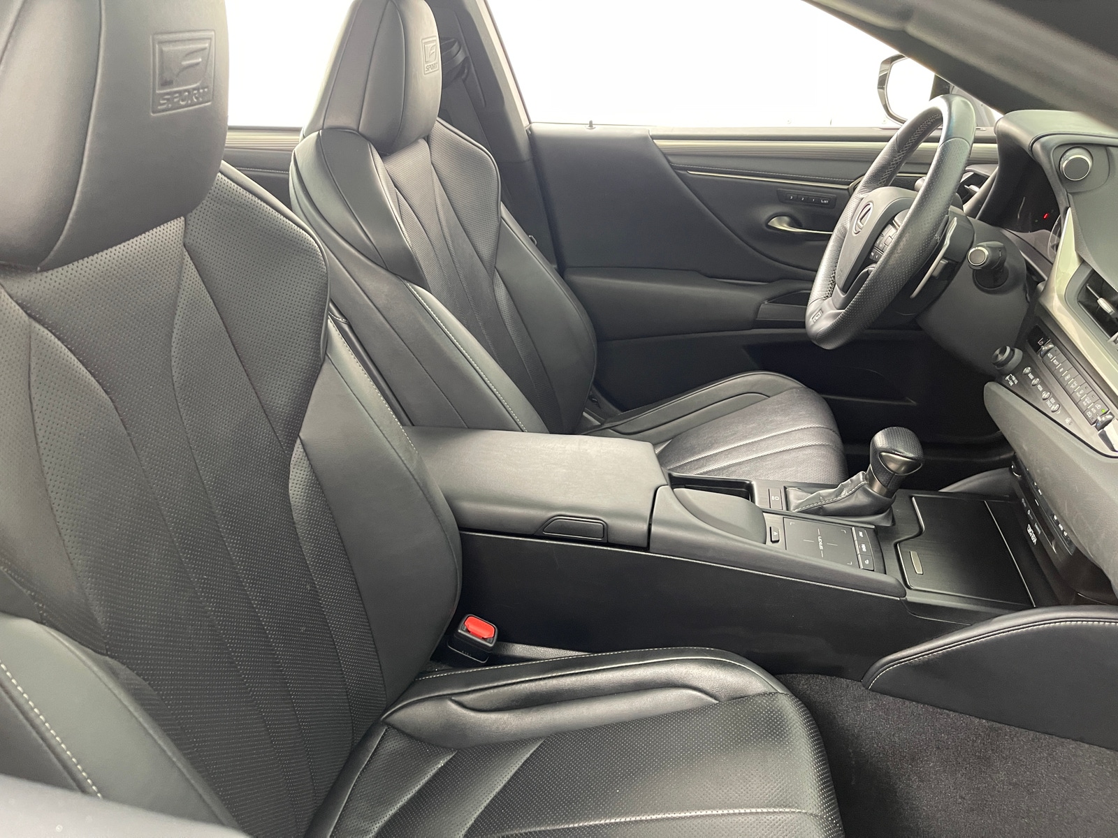 Thumbnail: 2019 Lexus ES - 2