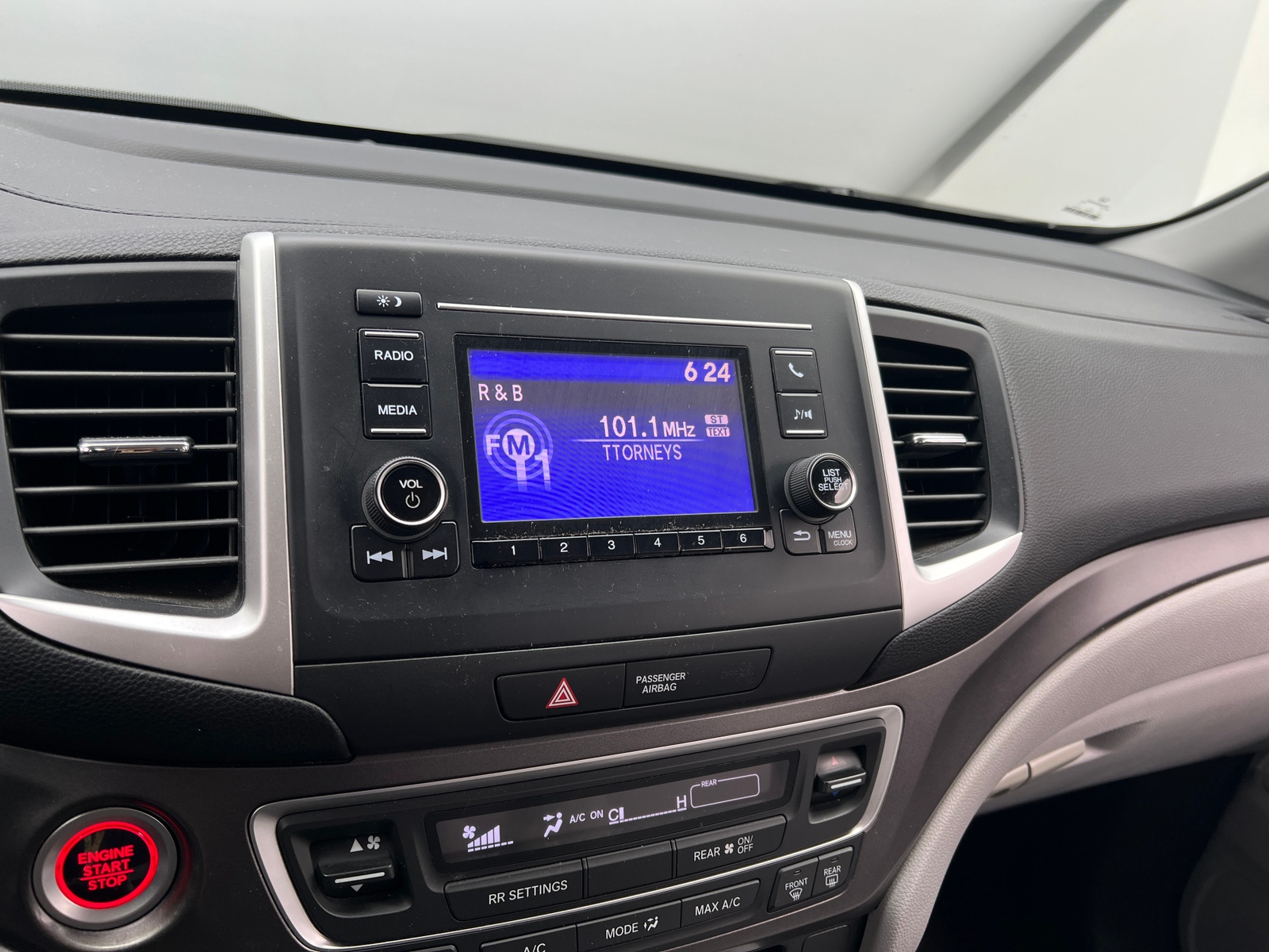 Thumbnail: 2017 Honda Pilot - 4