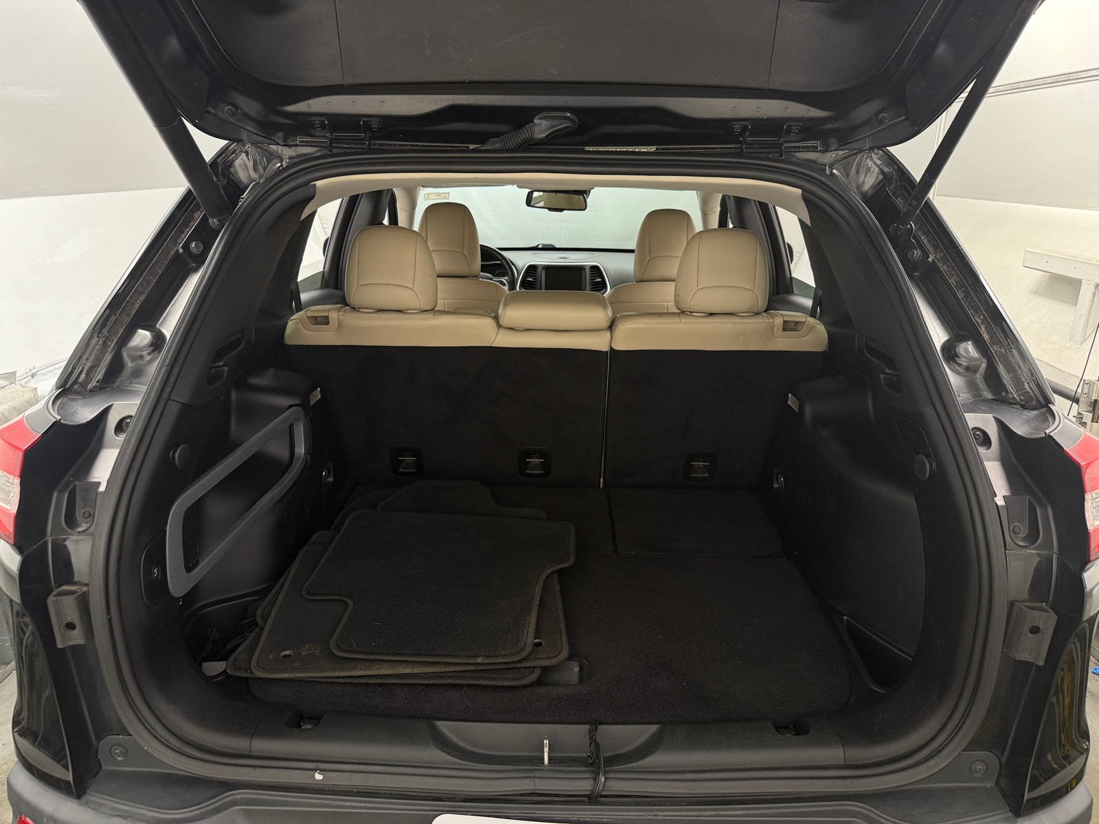 Thumbnail: 2015 Jeep Cherokee - 6