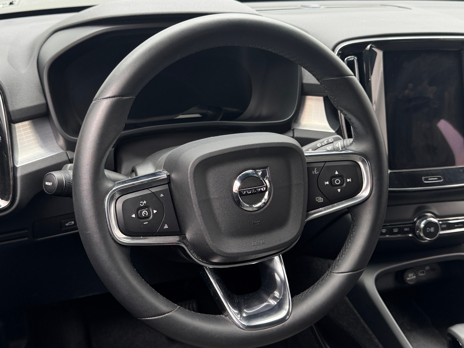 Thumbnail: 2024 Volvo XC40 - 5