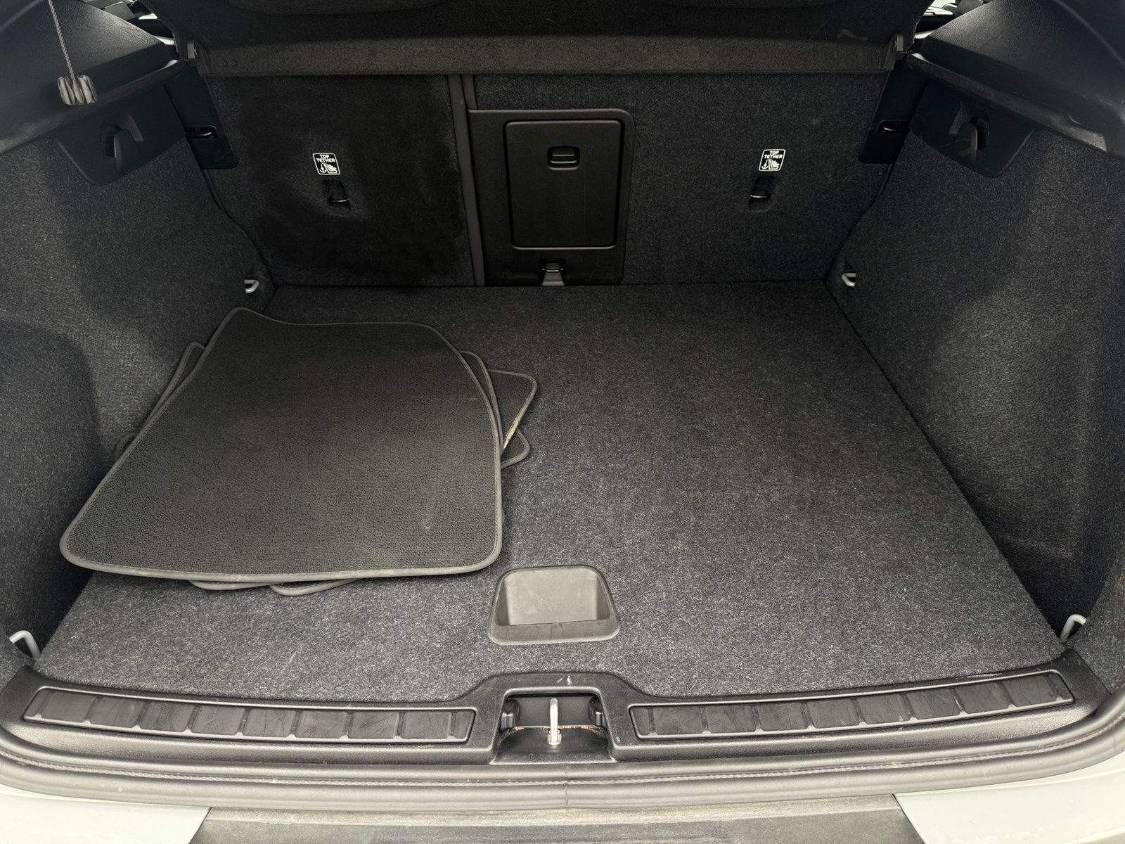 Thumbnail: 2024 Volvo XC40 - 7