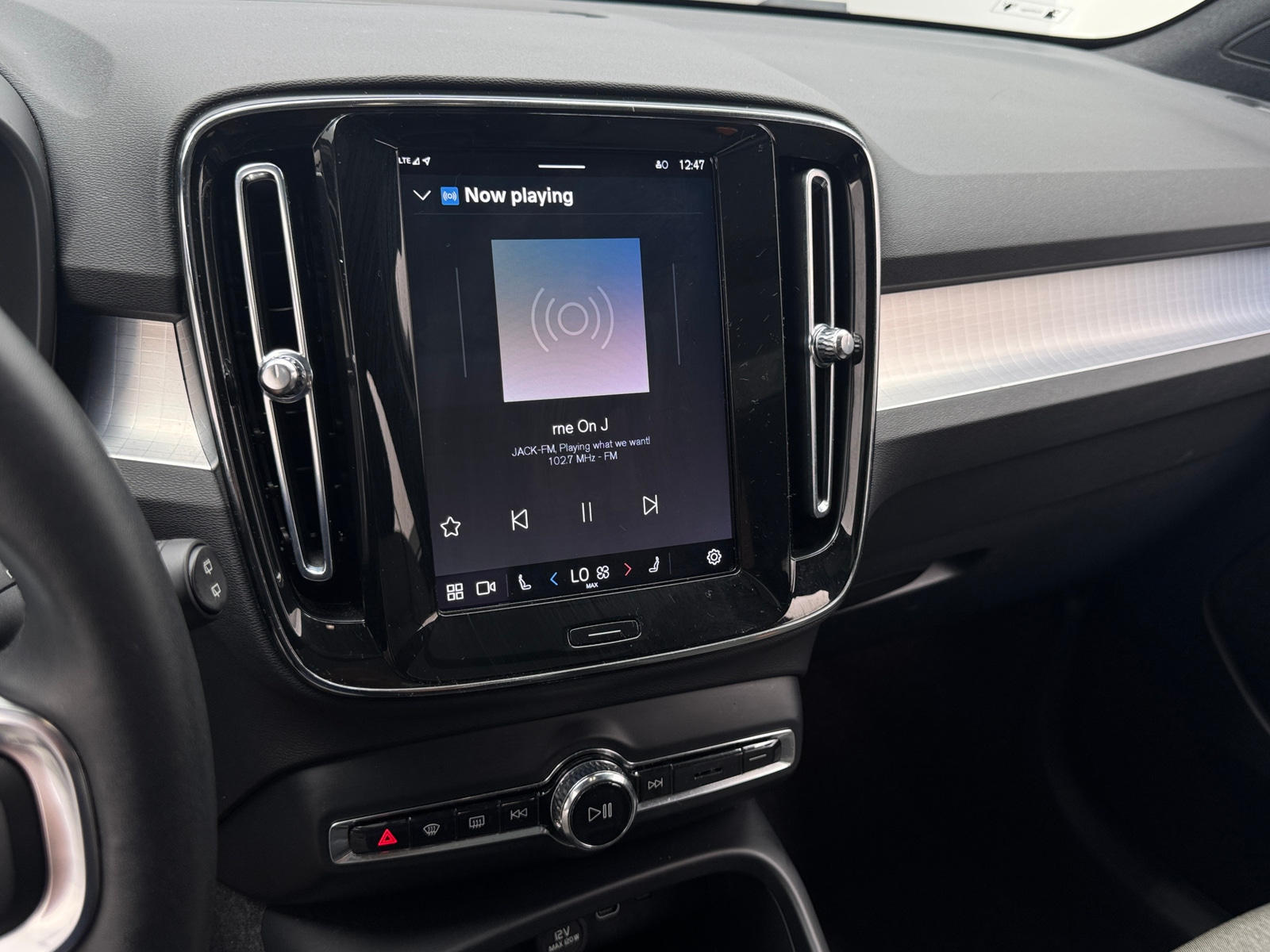 Thumbnail: 2024 Volvo XC40 - 4