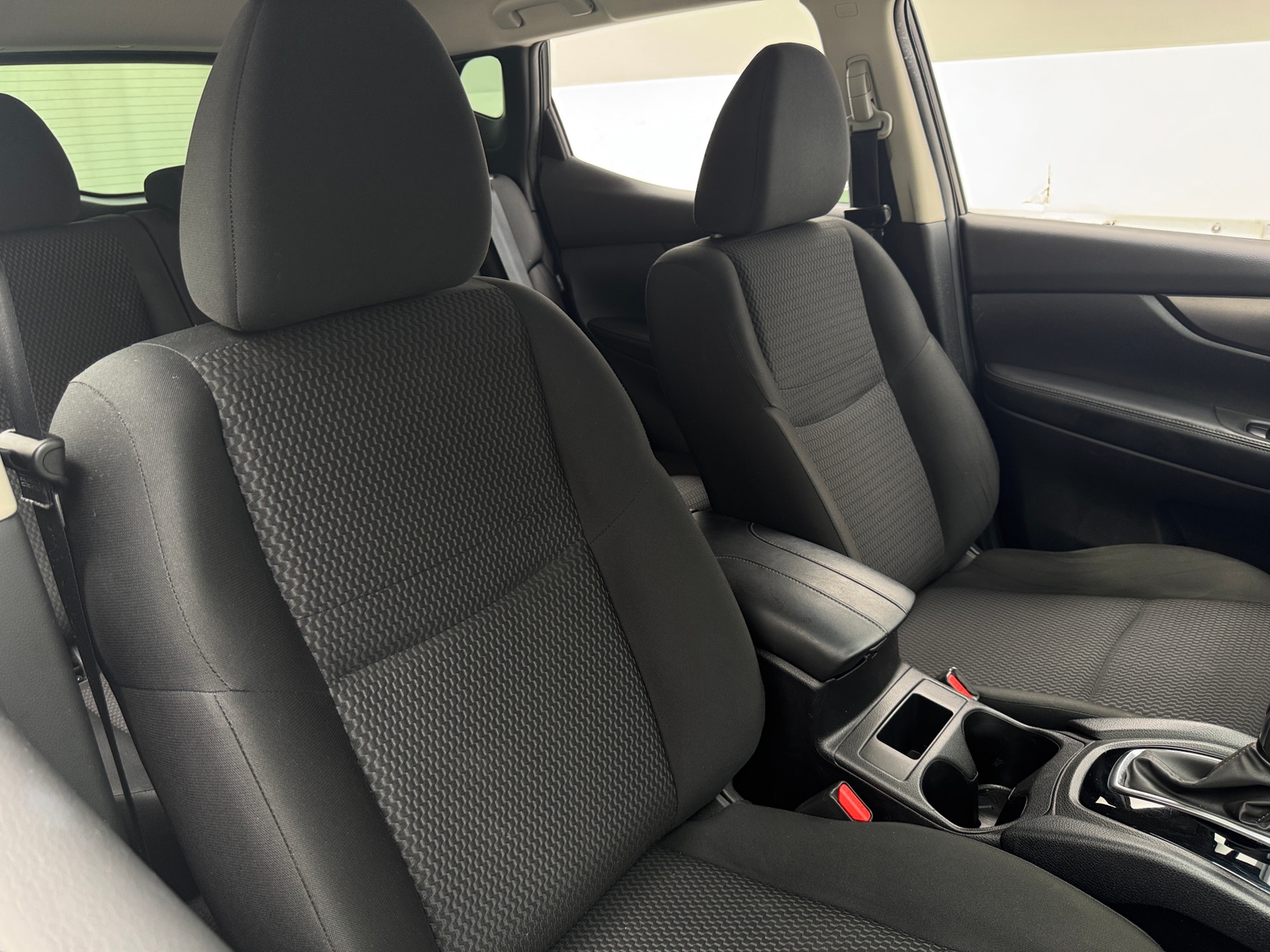 Thumbnail: 2022 Nissan Rogue Sport - 2