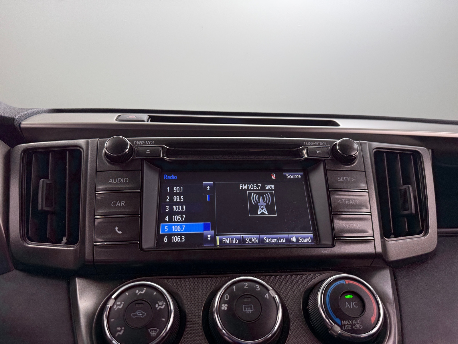 Thumbnail: 2015 Toyota RAV4 - 4