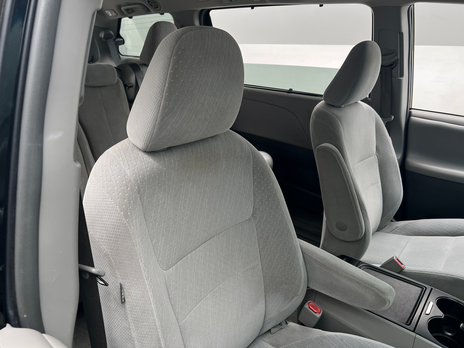 Thumbnail: 2017 Toyota Sienna - 2