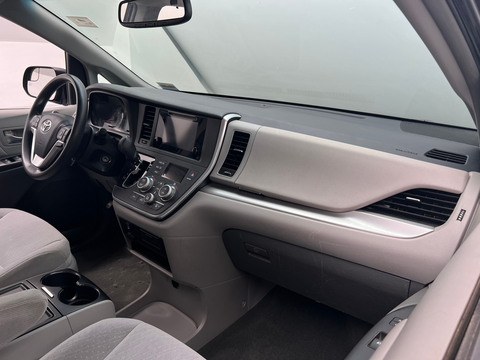 Thumbnail: 2017 Toyota Sienna - 3
