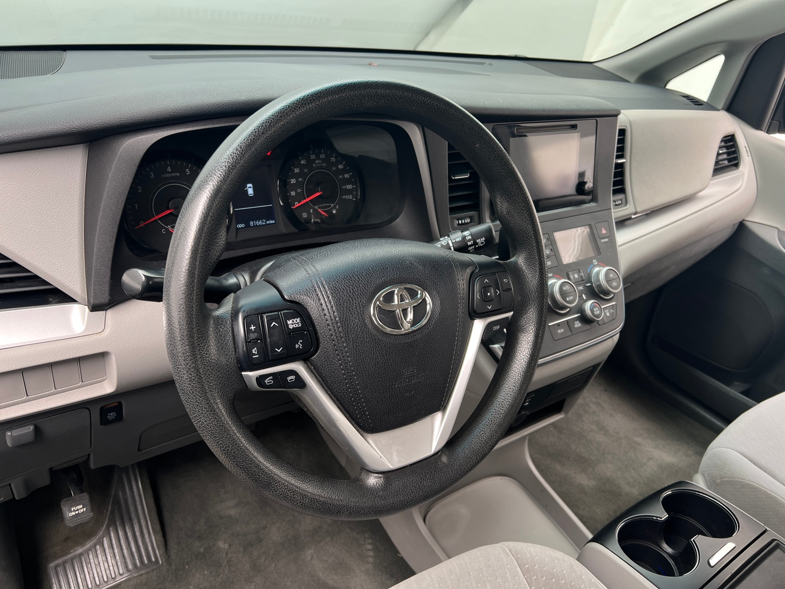 Thumbnail: 2017 Toyota Sienna - 5