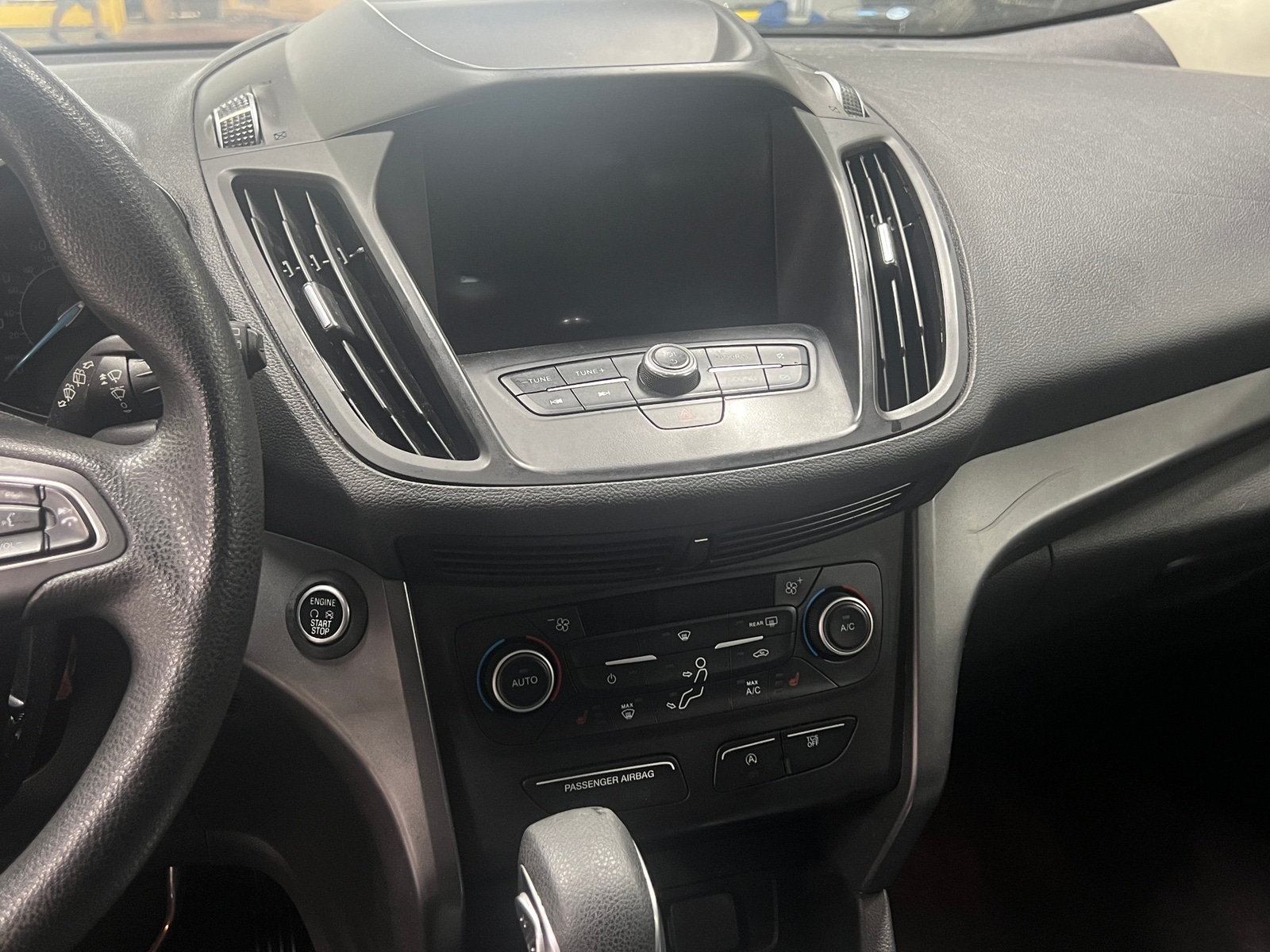 Thumbnail: 2019 Ford Escape - 4