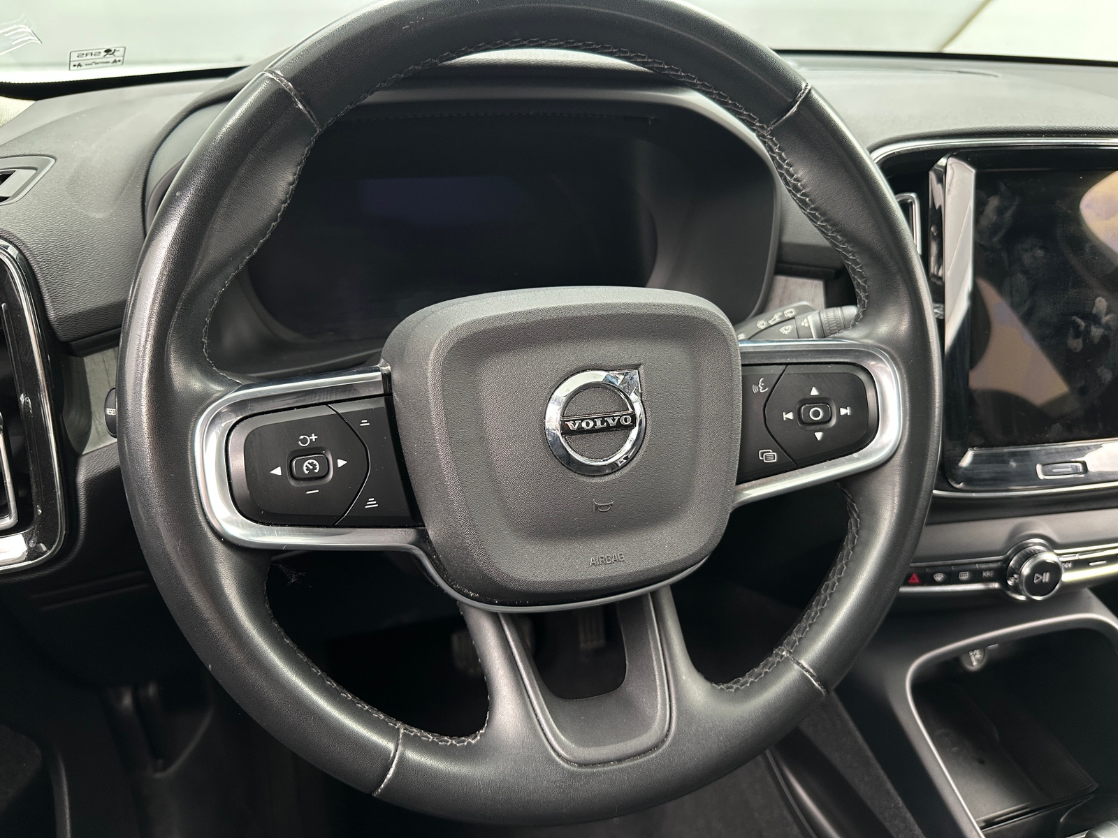 Thumbnail: 2024 Volvo XC40 - 5