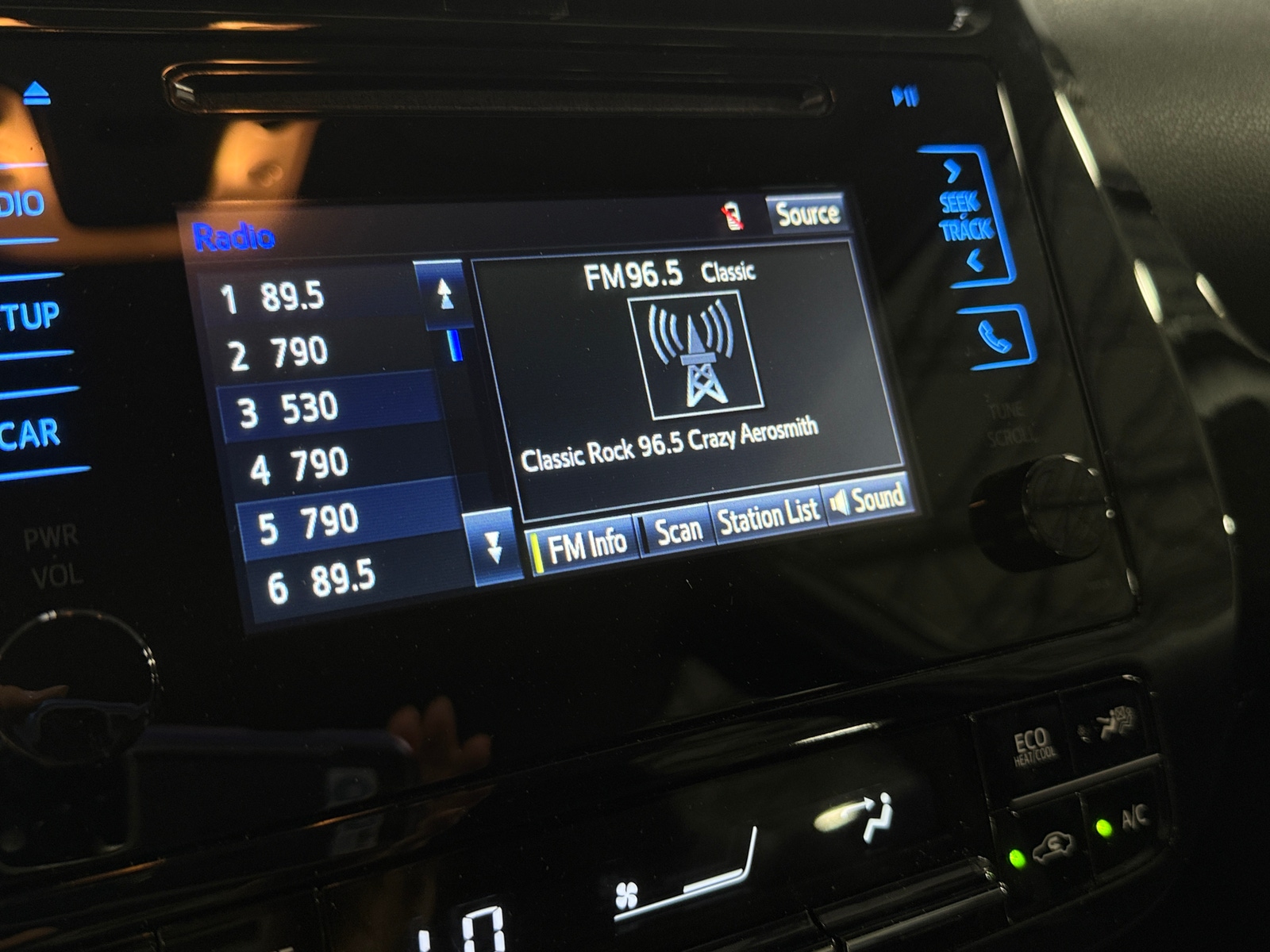 Thumbnail: 2017 Toyota Prius - 4
