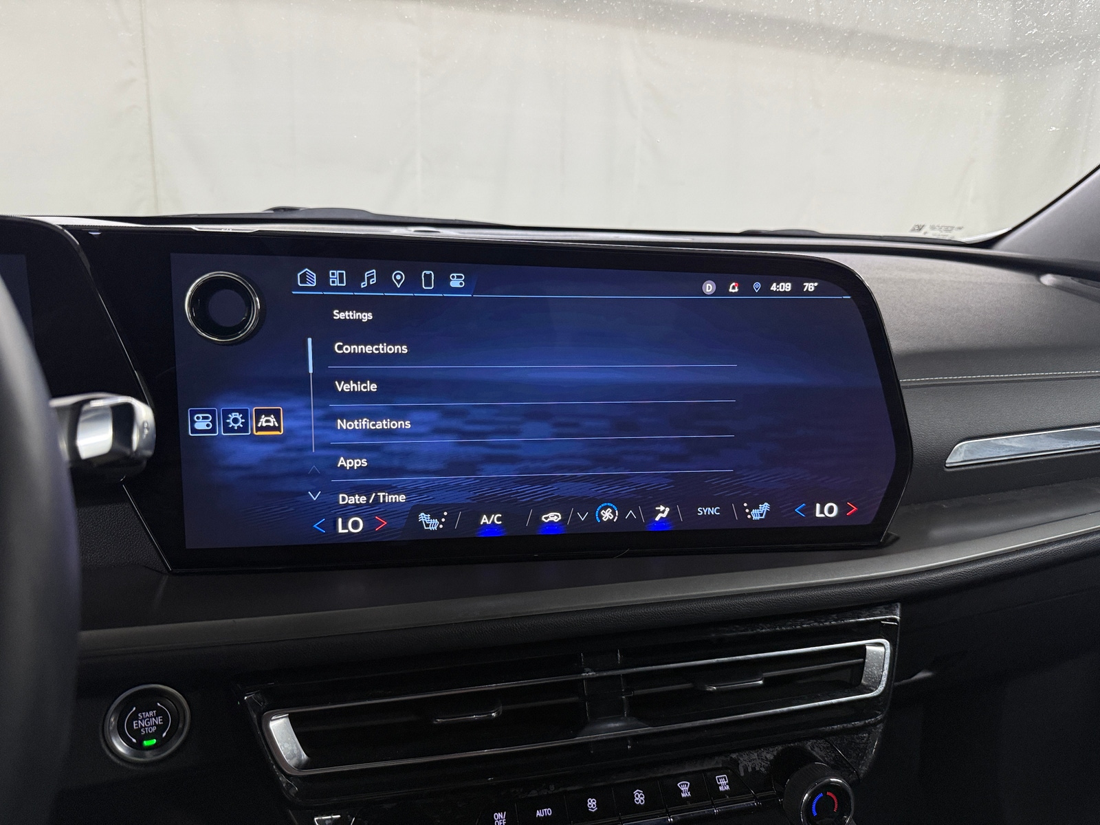 Thumbnail: 2025 Chevrolet Traverse - 4