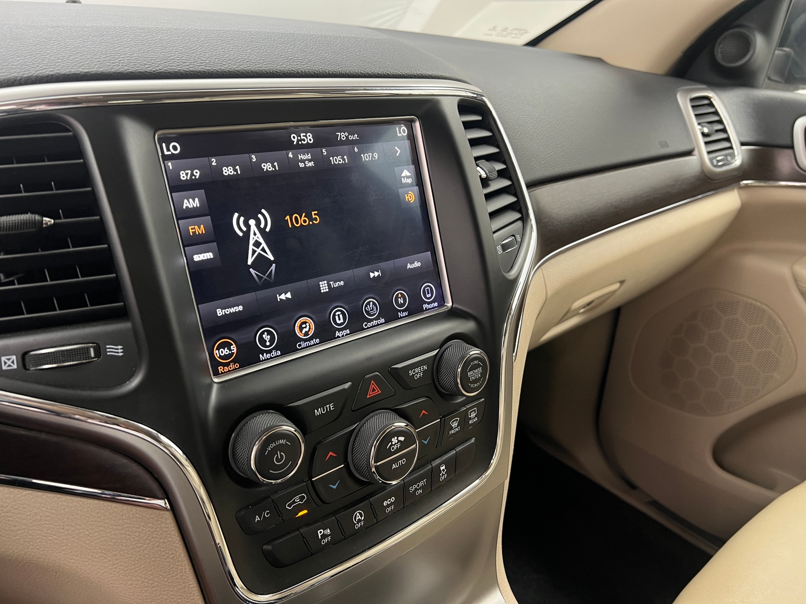 Thumbnail: 2018 Jeep Grand Cherokee - 3