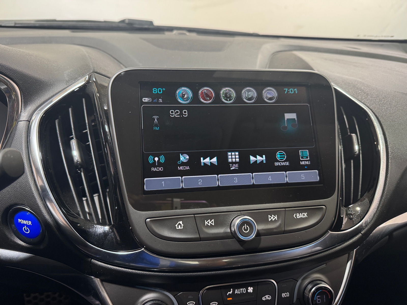 Thumbnail: 2018 Chevrolet Volt - 3