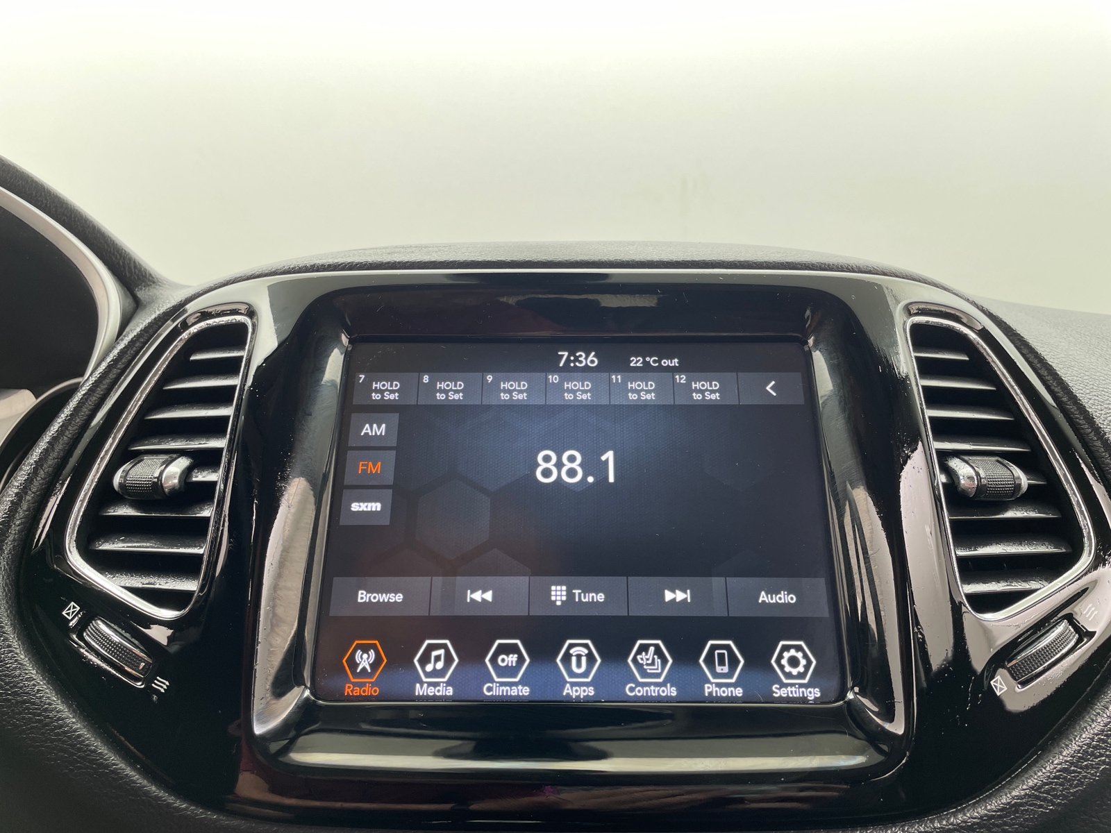 Thumbnail: 2019 Jeep Compass - 3