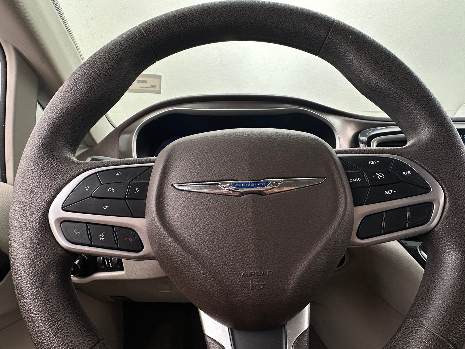 Thumbnail: 2017 Chrysler Pacifica - 5