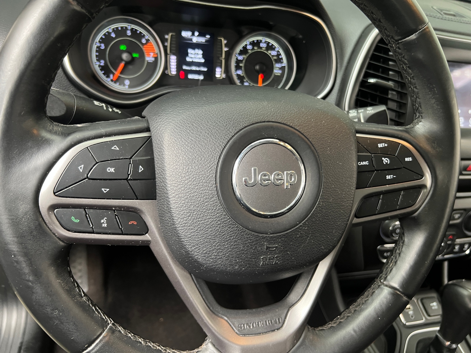 Thumbnail: 2019 Jeep Cherokee - 5