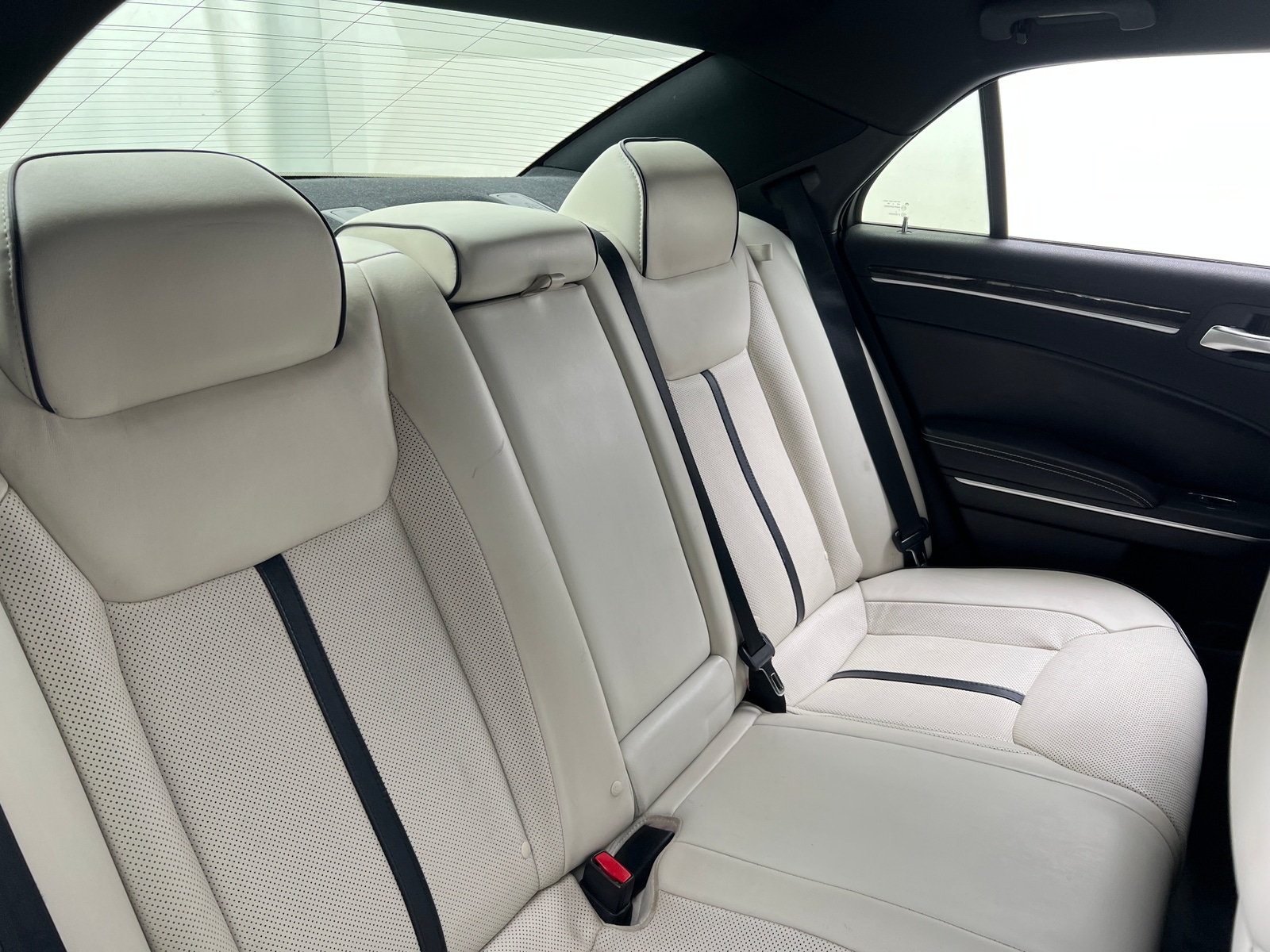 Thumbnail: 2013 Chrysler 300 - 5