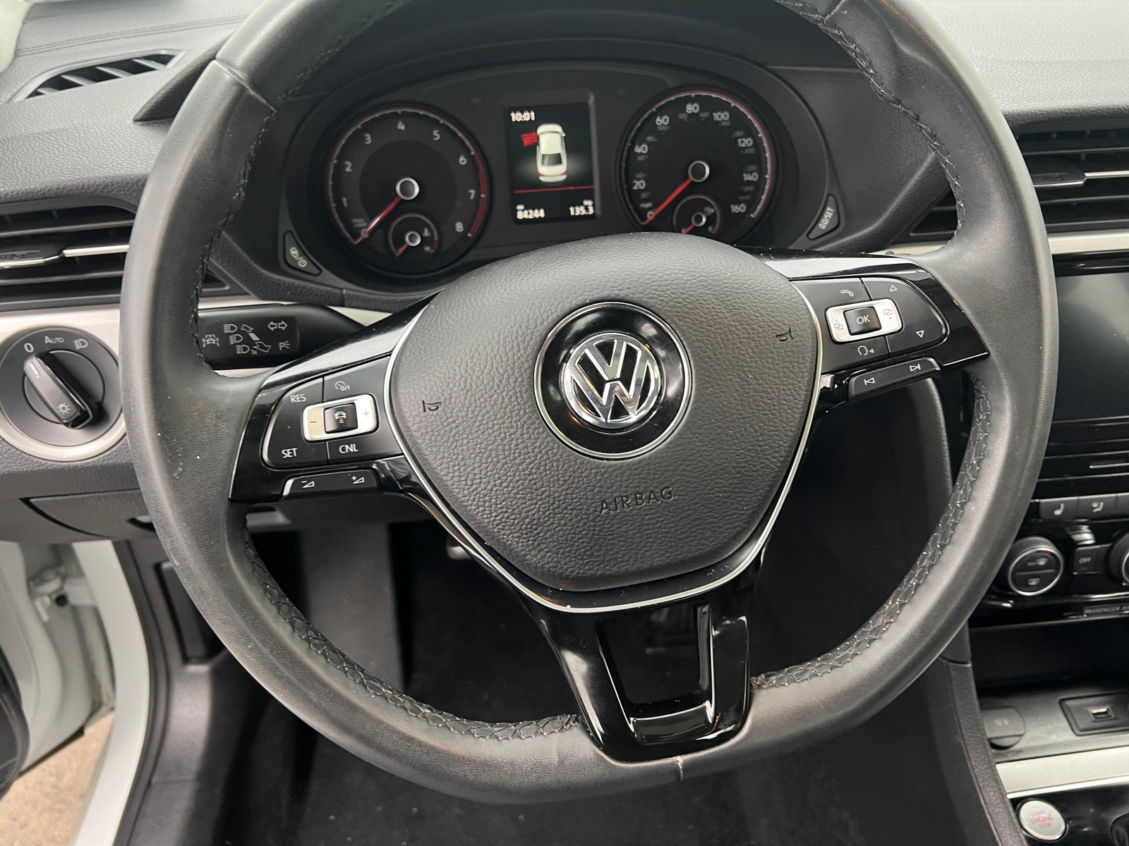 Thumbnail: 2022 Volkswagen Passat - 4