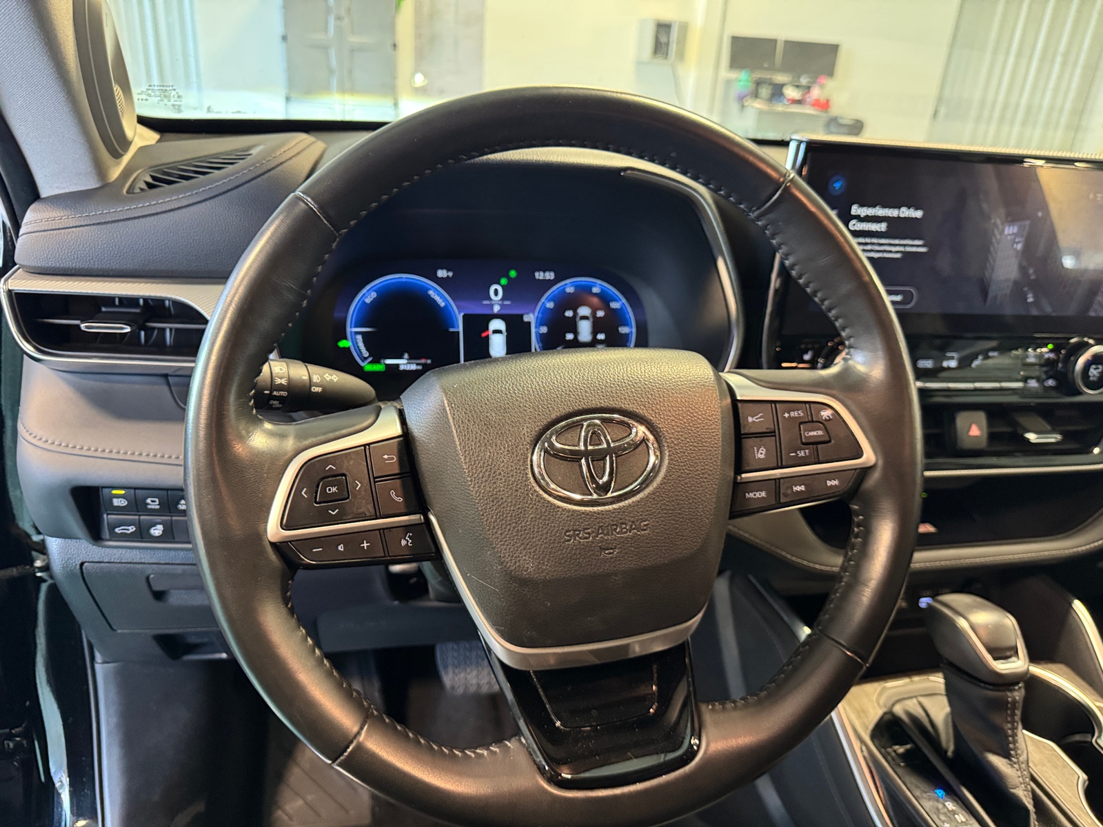 Thumbnail: 2023 Toyota Highlander - 4