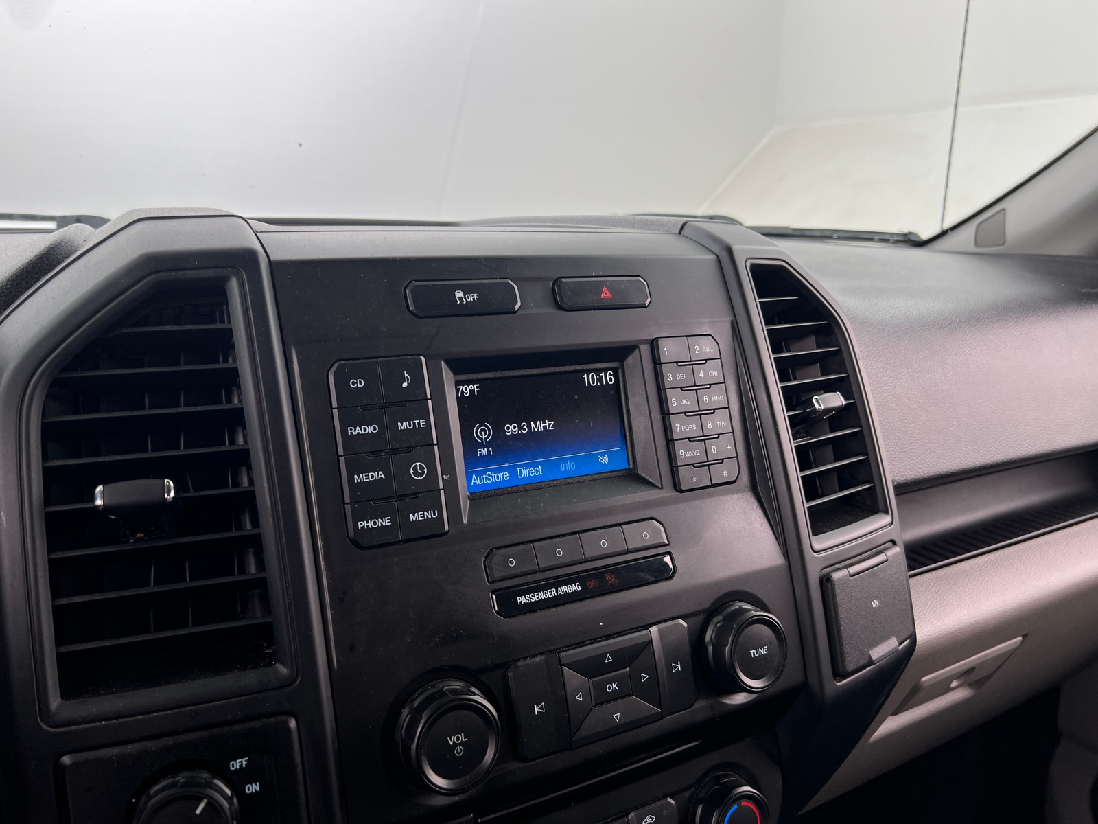 Thumbnail: 2015 Ford Econoline - 4