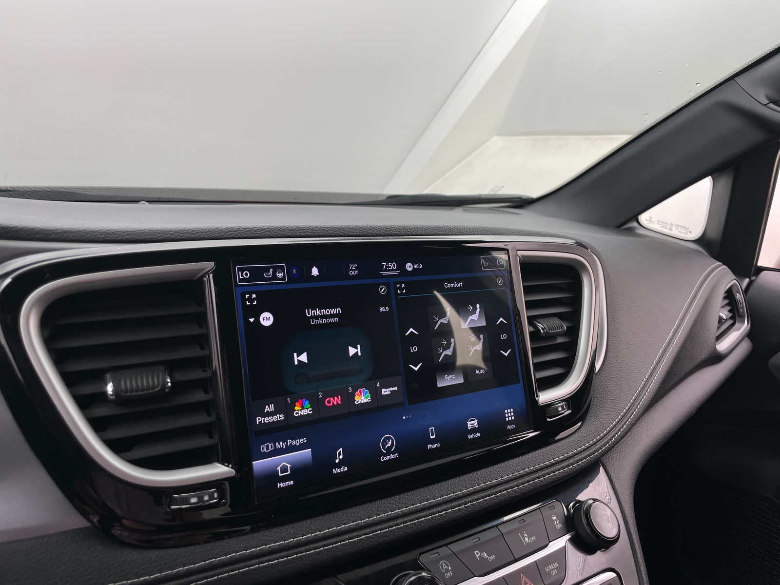 Thumbnail: 2021 Chrysler Pacifica - 3