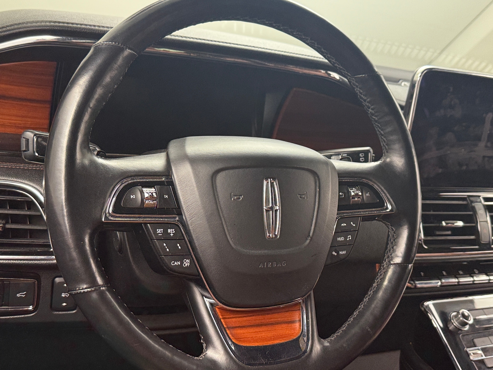 Thumbnail: 2019 Lincoln Navigator - 4