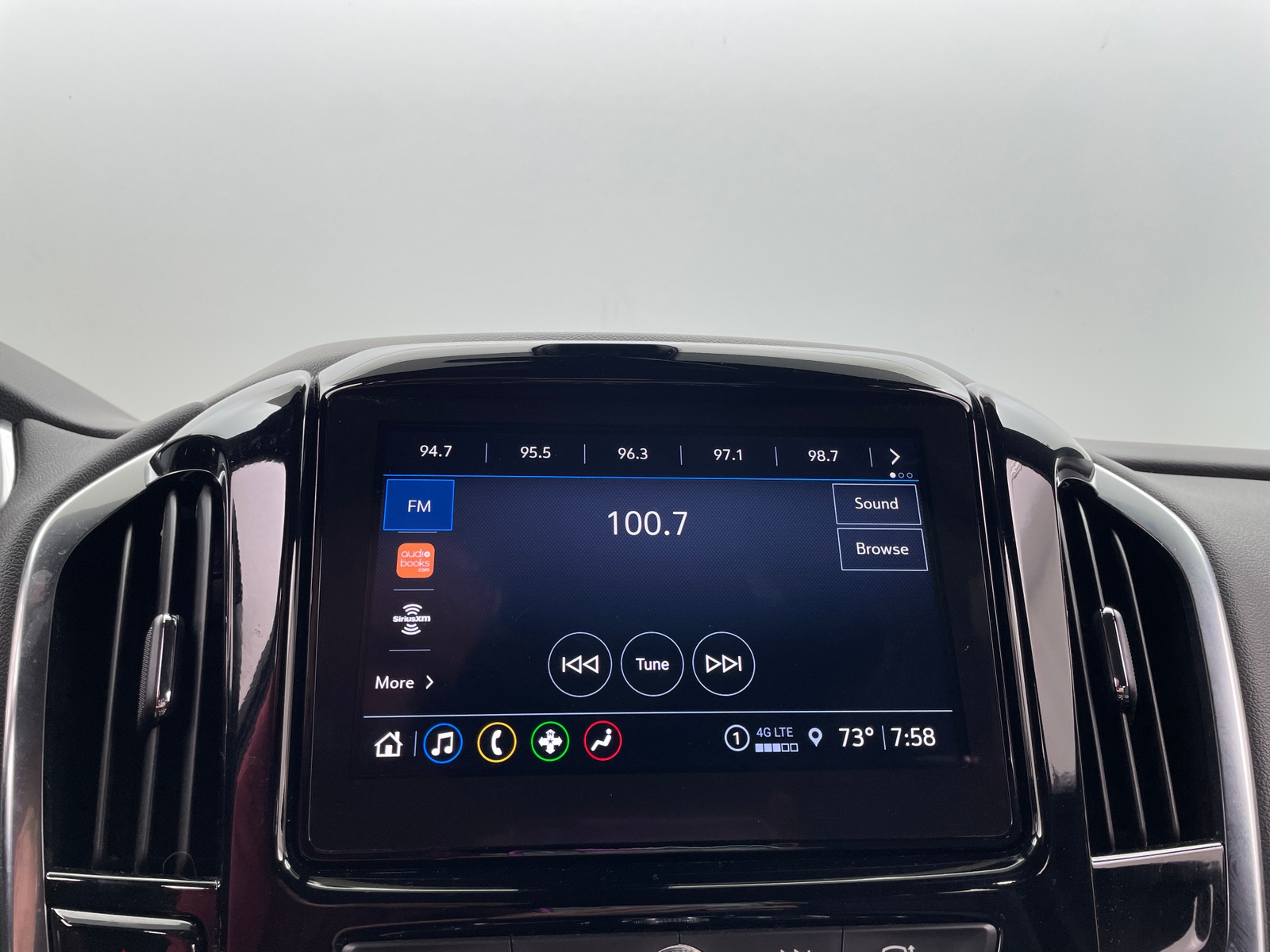 Thumbnail: 2023 Chevrolet Traverse - 4