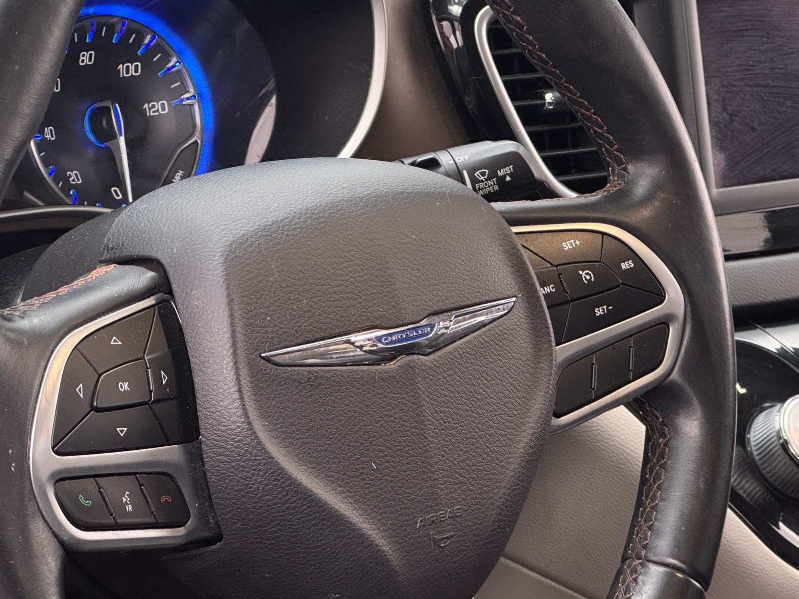 Thumbnail: 2018 Chrysler Pacifica - 4