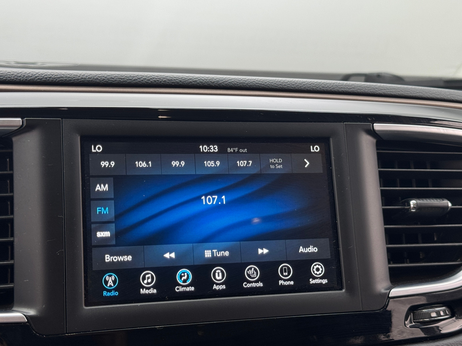 Thumbnail: 2018 Chrysler Pacifica - 3
