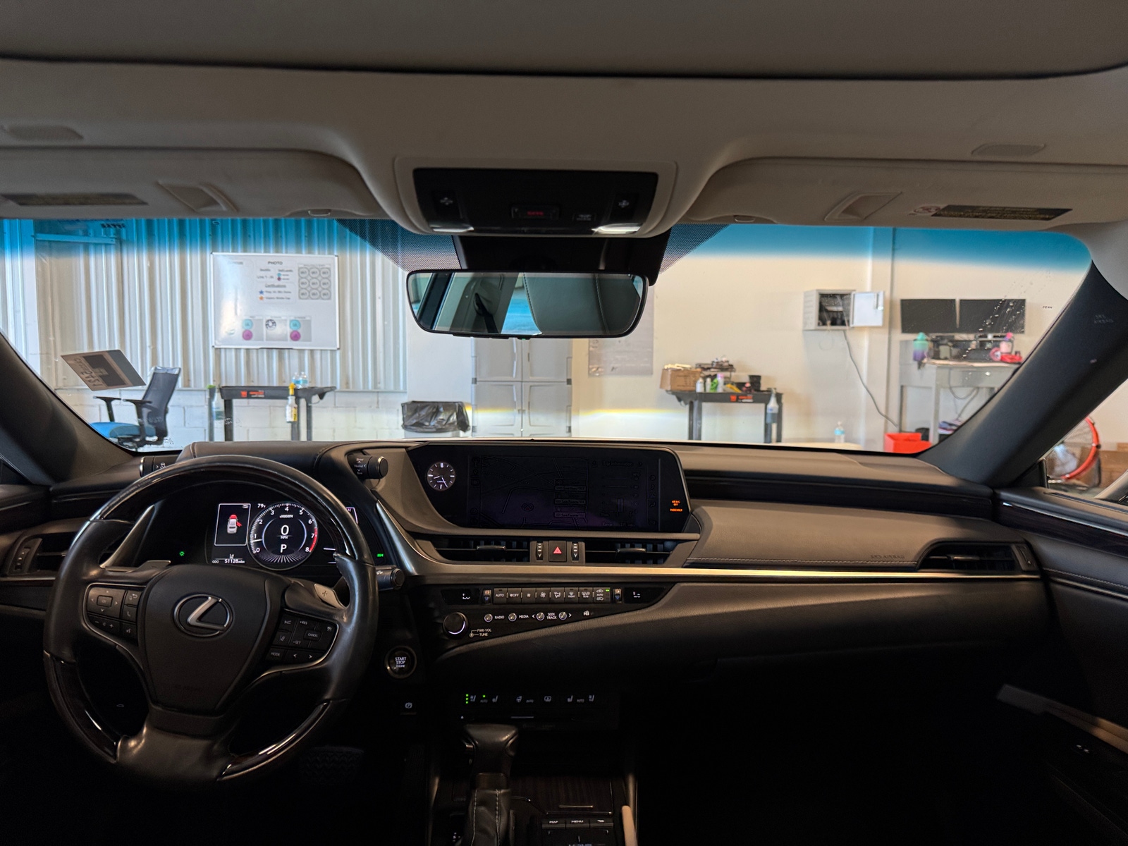 Thumbnail: 2019 Lexus ES - 3