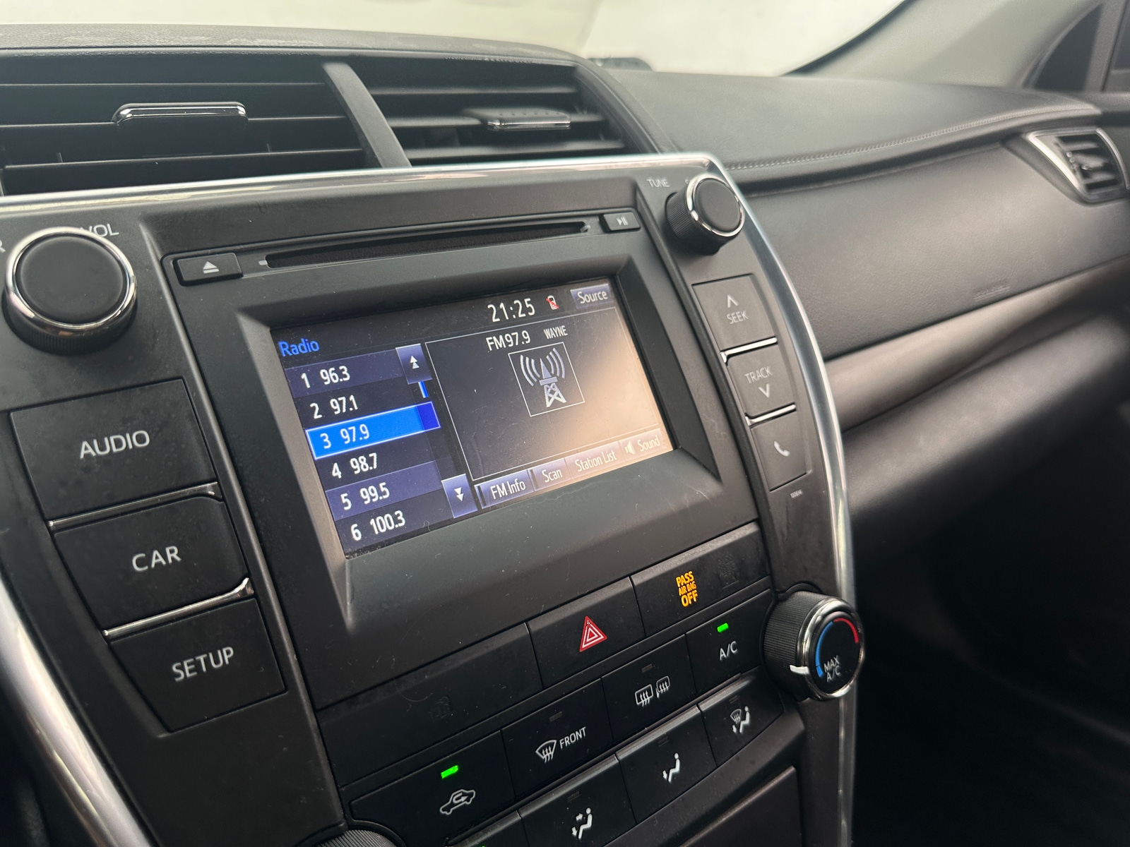 Thumbnail: 2017 Toyota Camry - 4