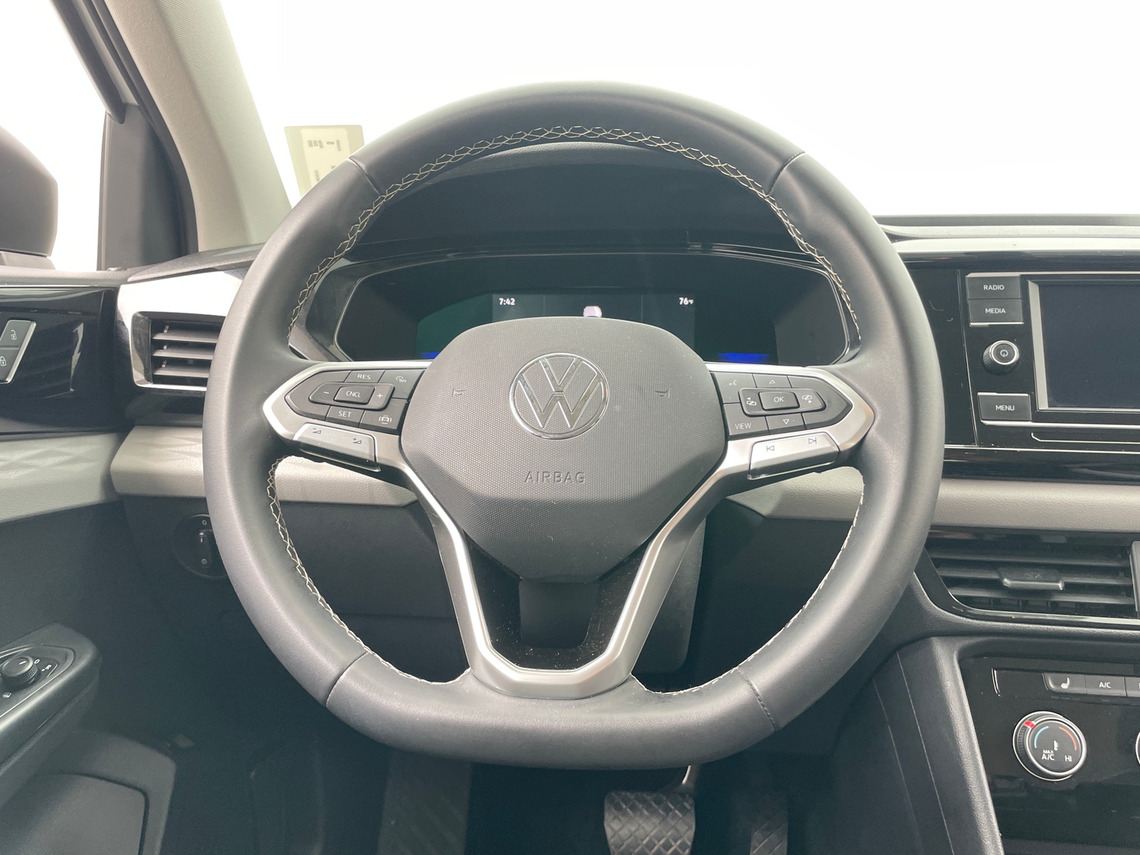 Thumbnail: 2023 Volkswagen Taos - 5