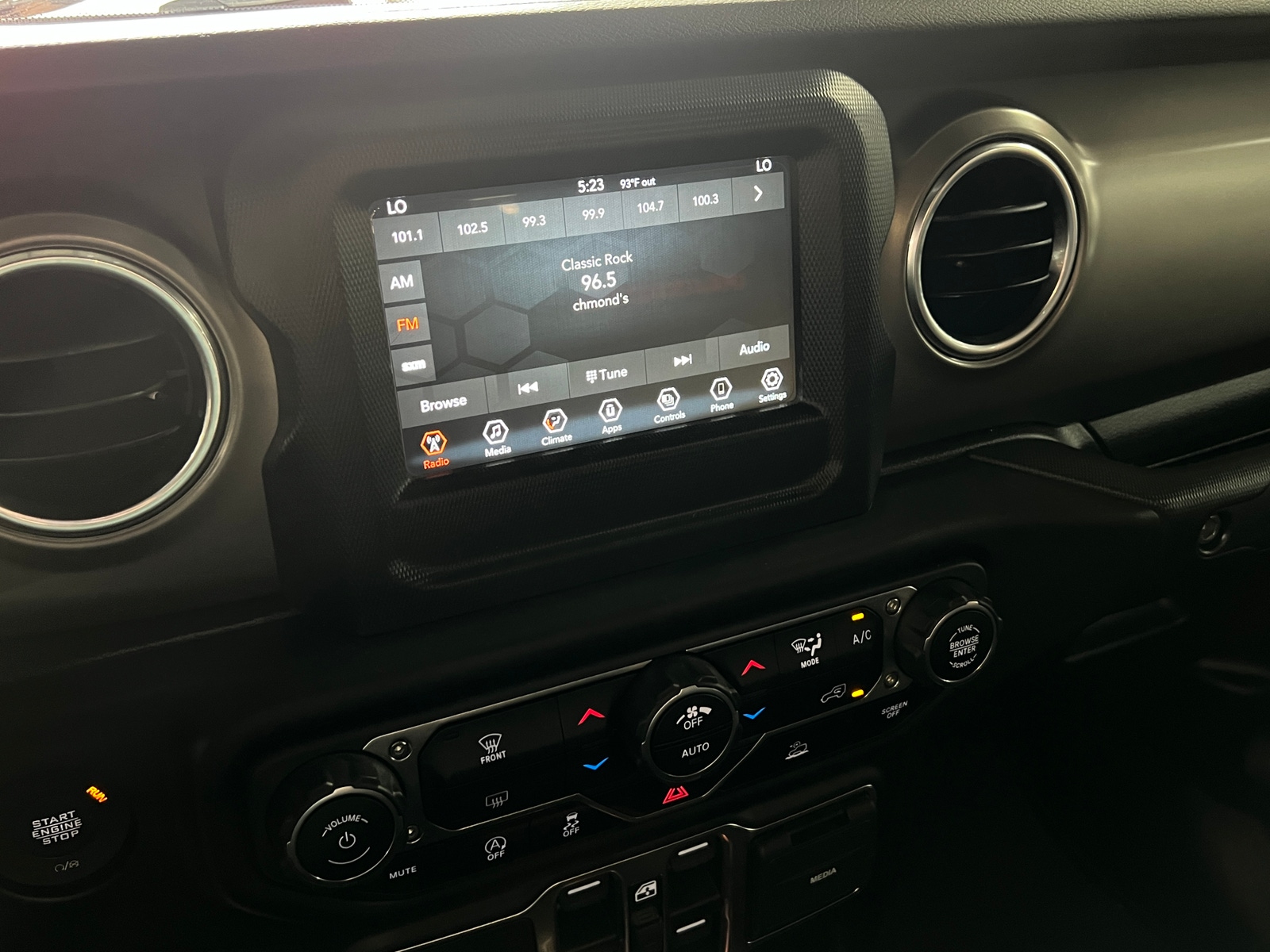 Thumbnail: 2021 Jeep Gladiator - 4