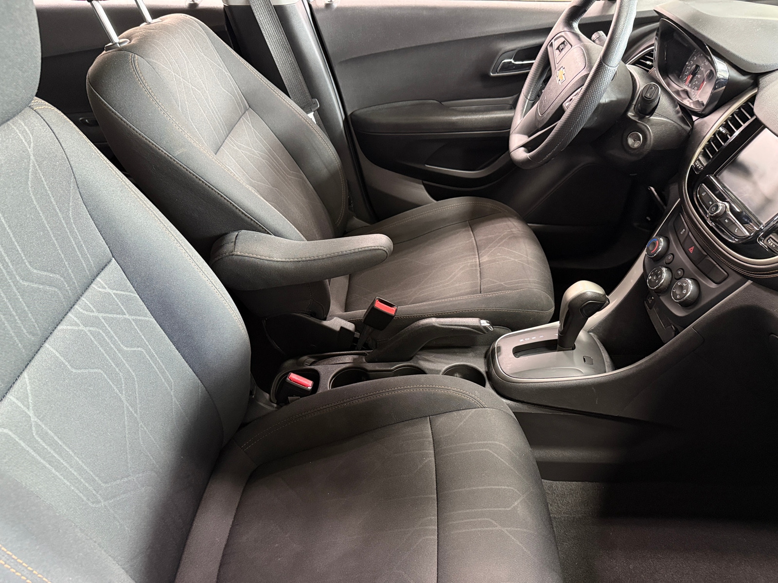 Thumbnail: 2017 Chevrolet Trax - 2
