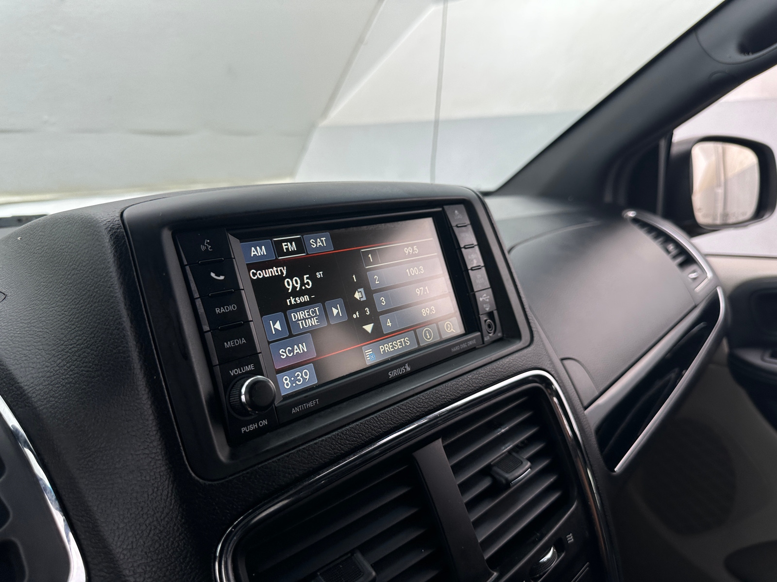 Thumbnail: 2017 Dodge Grand Caravan - 3