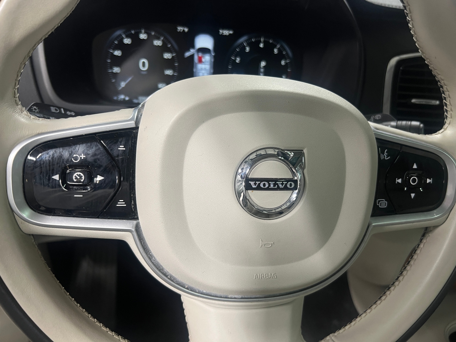 Thumbnail: 2019 Volvo XC90 - 4