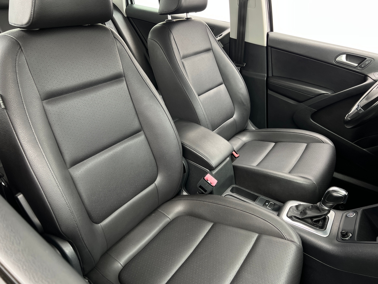 Thumbnail: 2016 Volkswagen Tiguan - 2