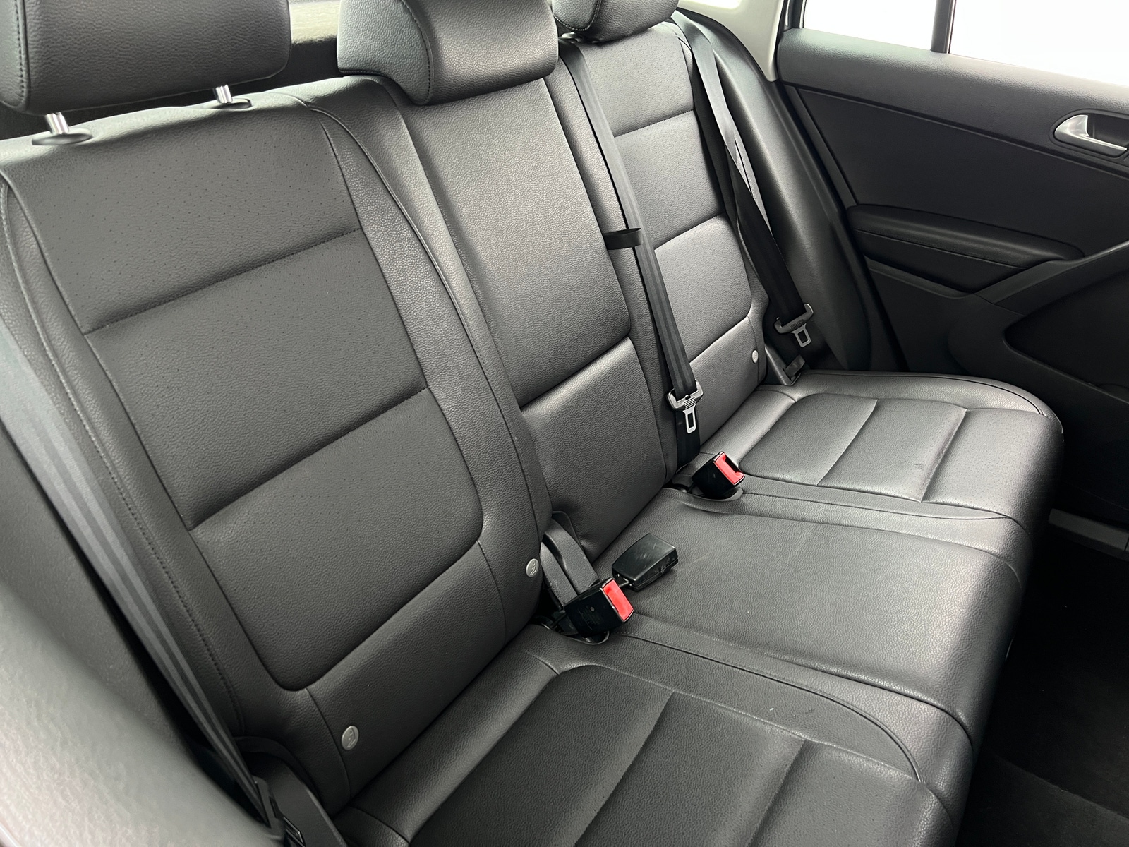 Thumbnail: 2016 Volkswagen Tiguan - 6