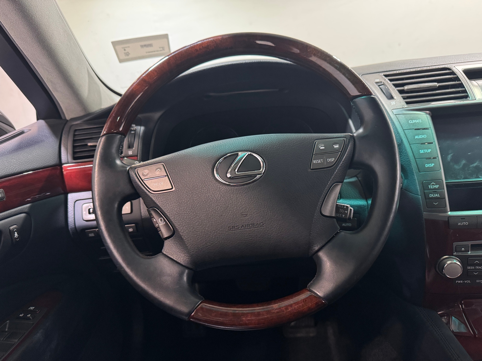 Thumbnail: 2011 Lexus LS - 4