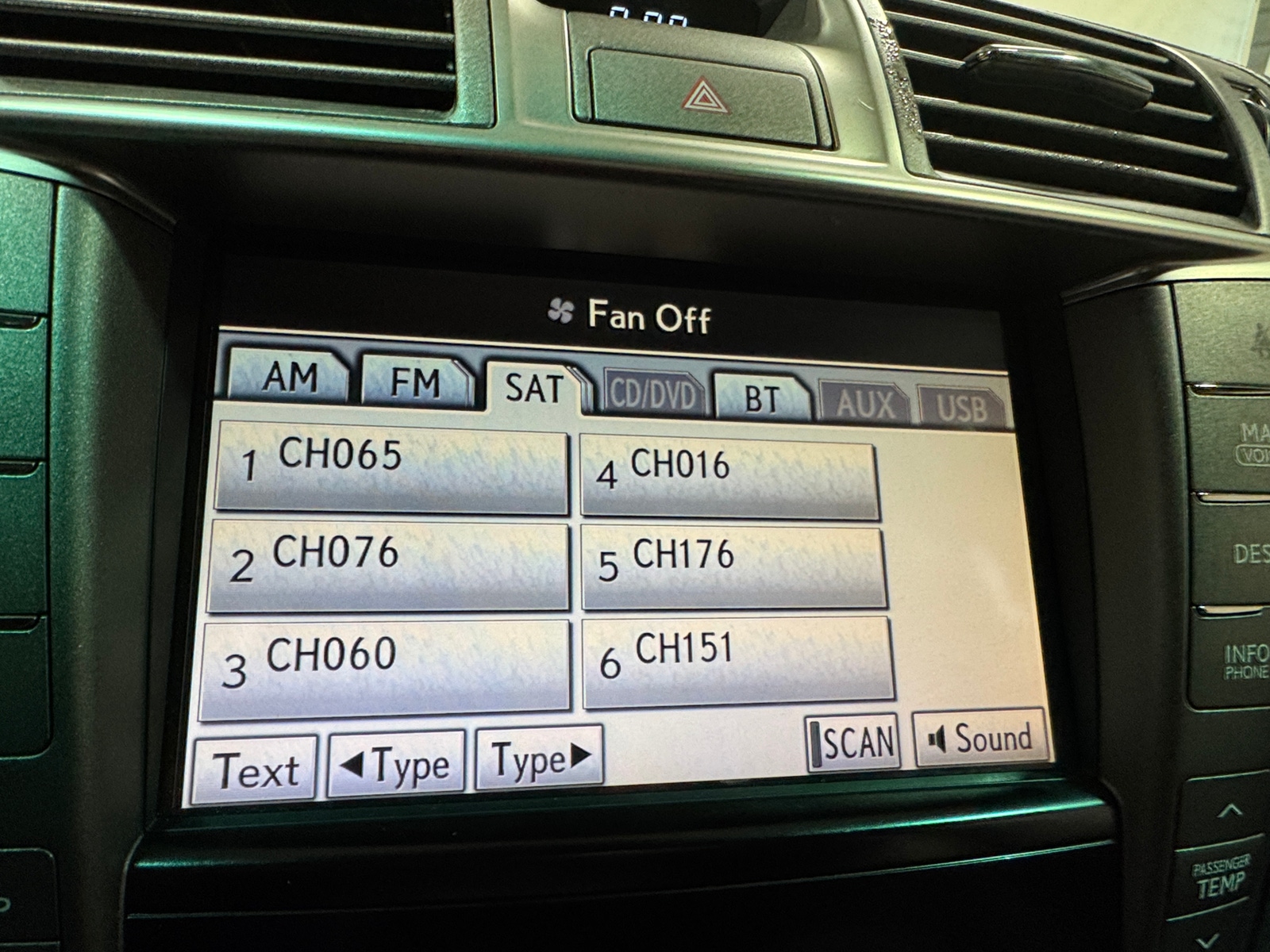 Thumbnail: 2011 Lexus LS - 3