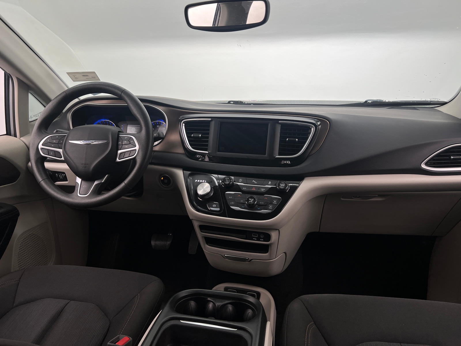Thumbnail: 2018 Chrysler Pacifica - 3