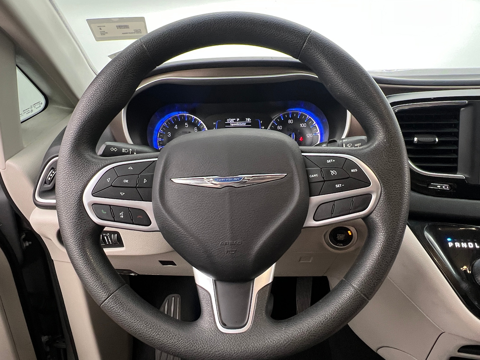Thumbnail: 2018 Chrysler Pacifica - 5