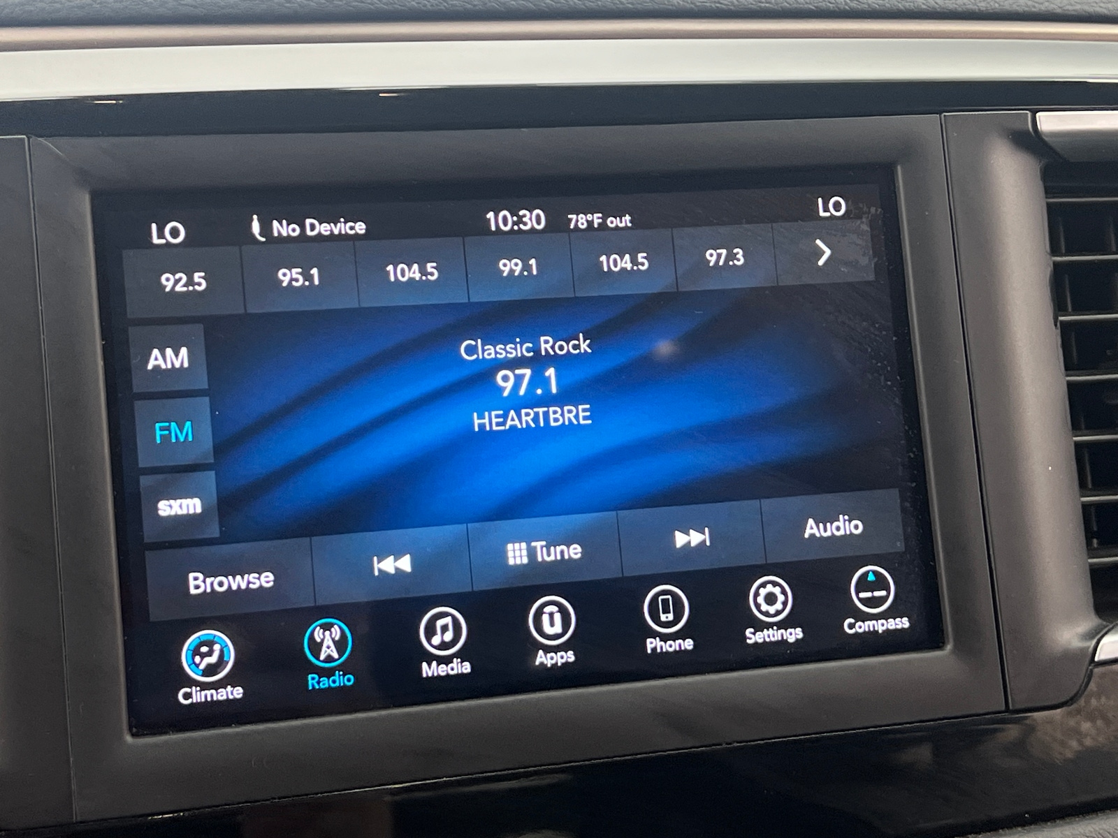 Thumbnail: 2018 Chrysler Pacifica - 4