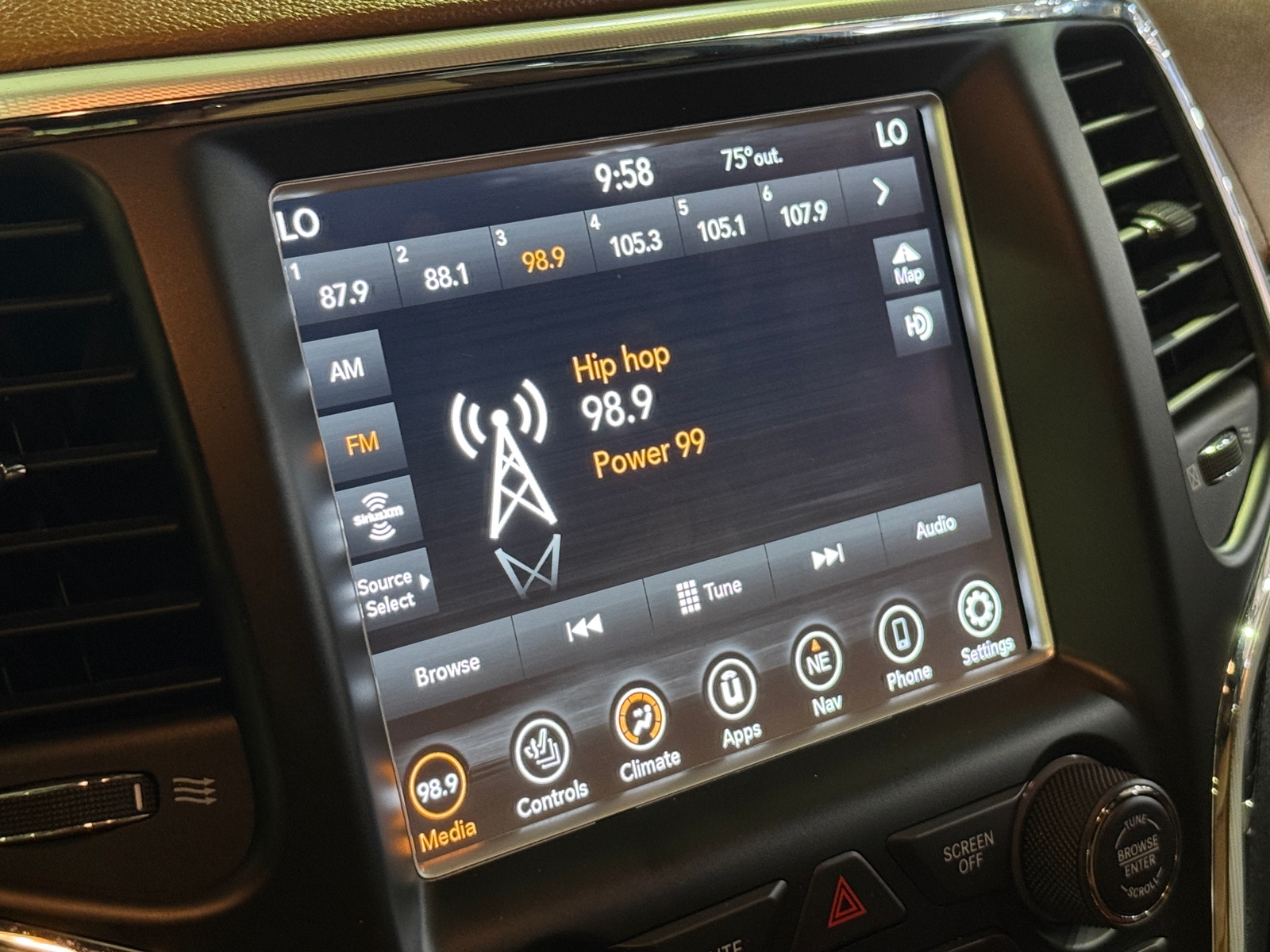 Thumbnail: 2018 Jeep Grand Cherokee - 3