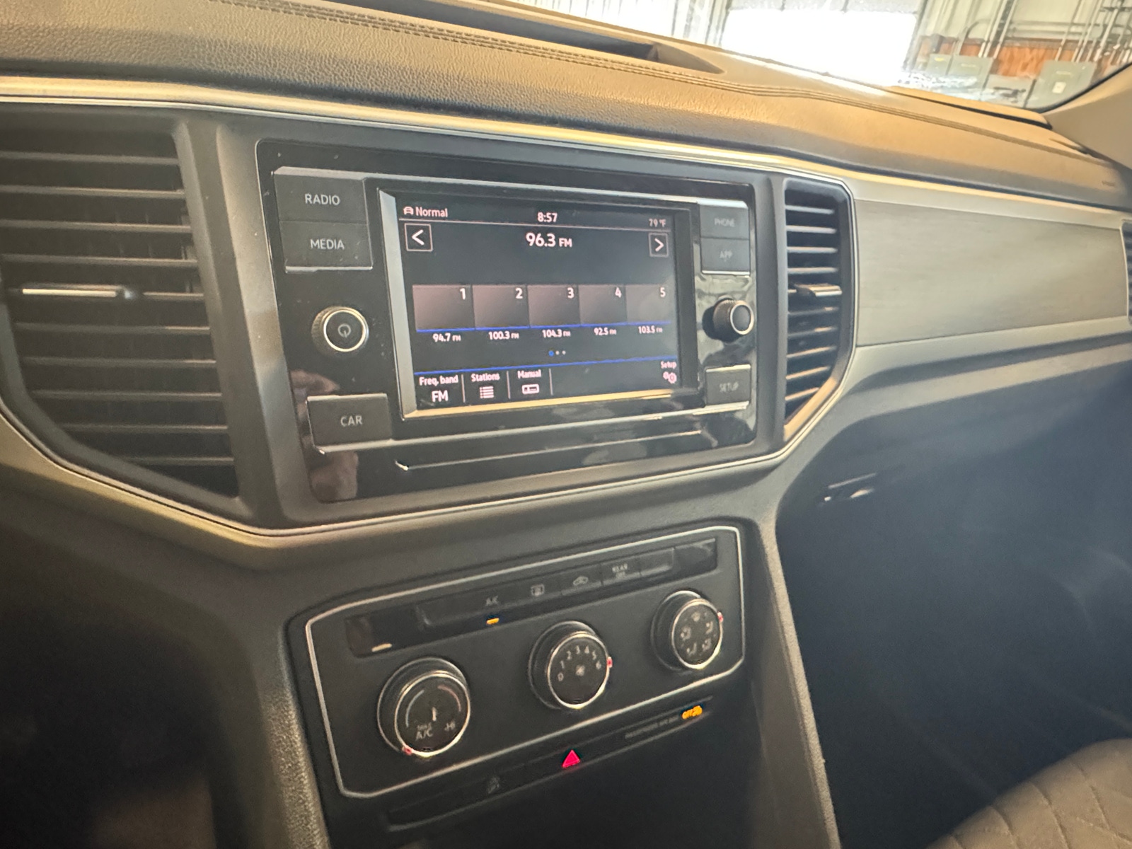 Thumbnail: 2018 Volkswagen Atlas - 4