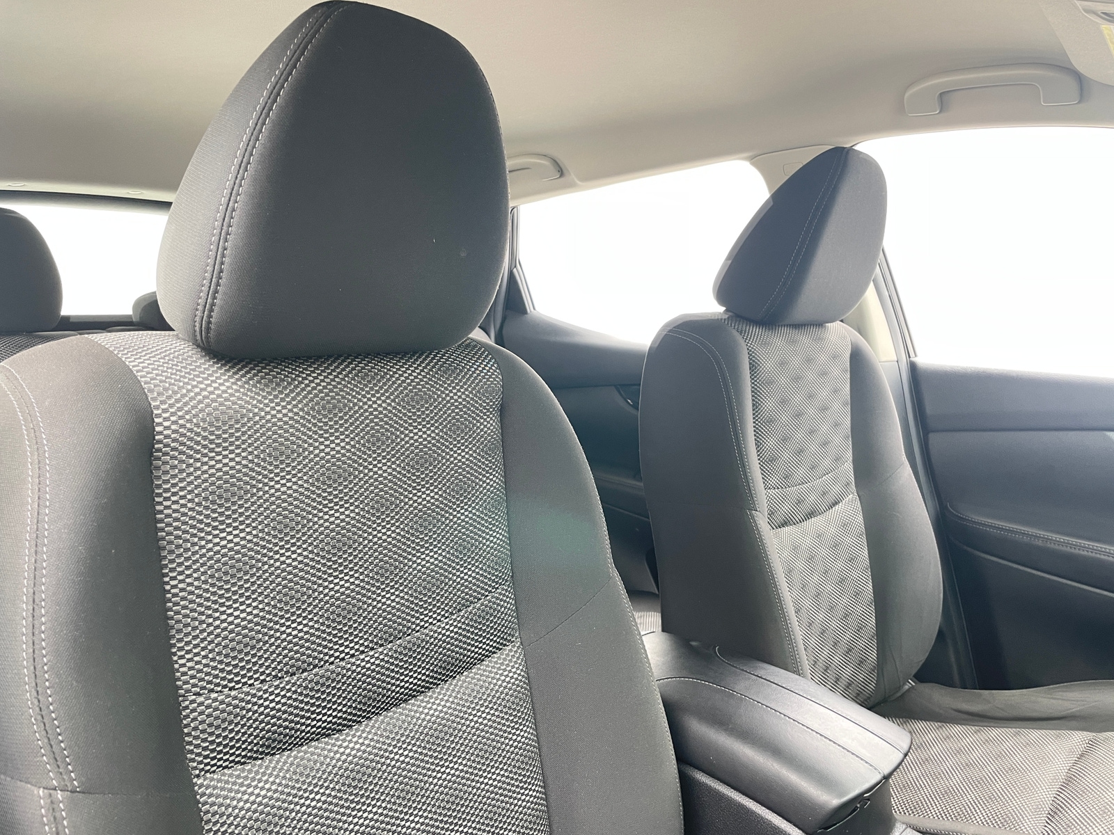 Thumbnail: 2017 Nissan Rogue Sport - 2