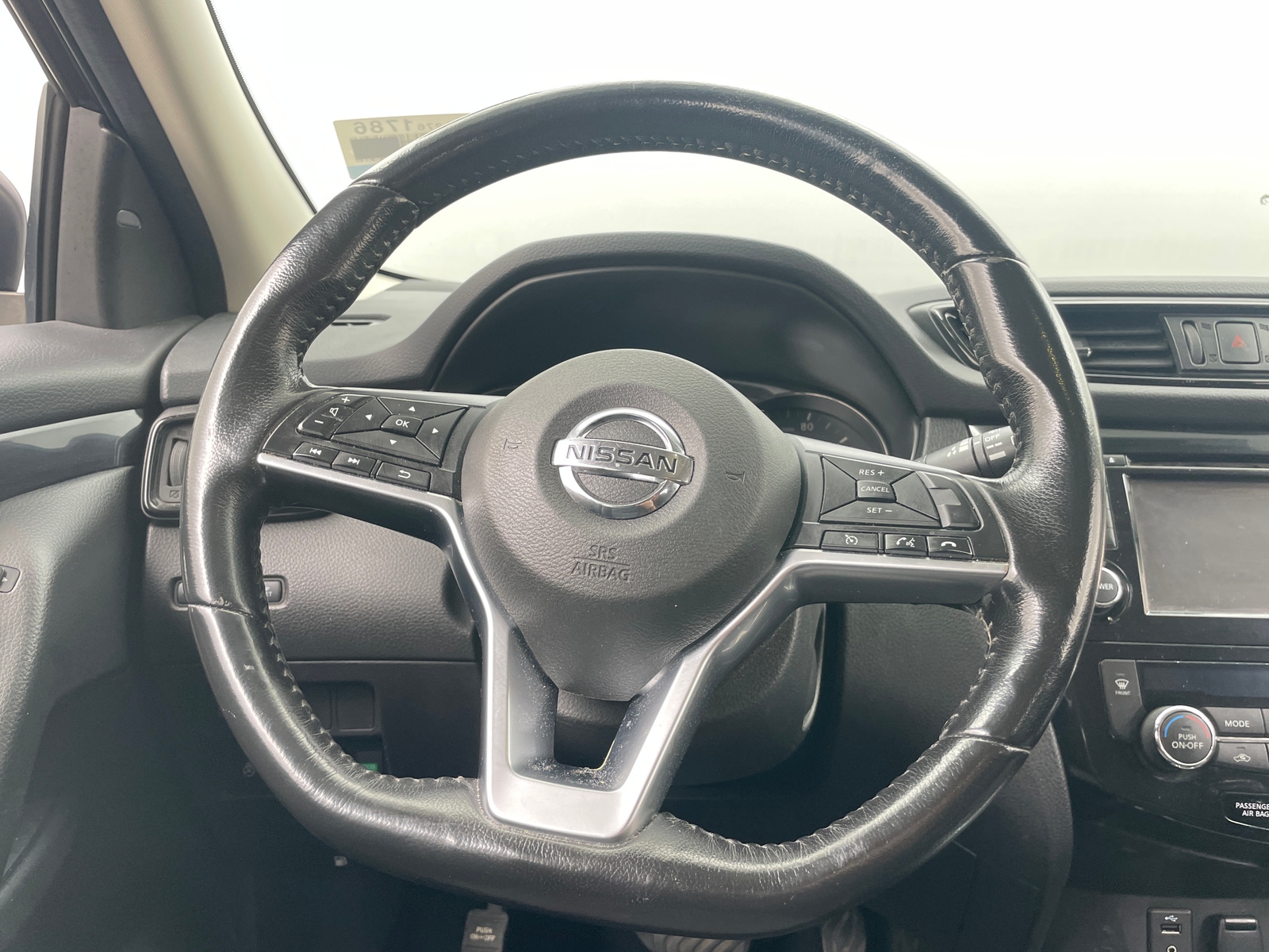 Thumbnail: 2017 Nissan Rogue Sport - 5