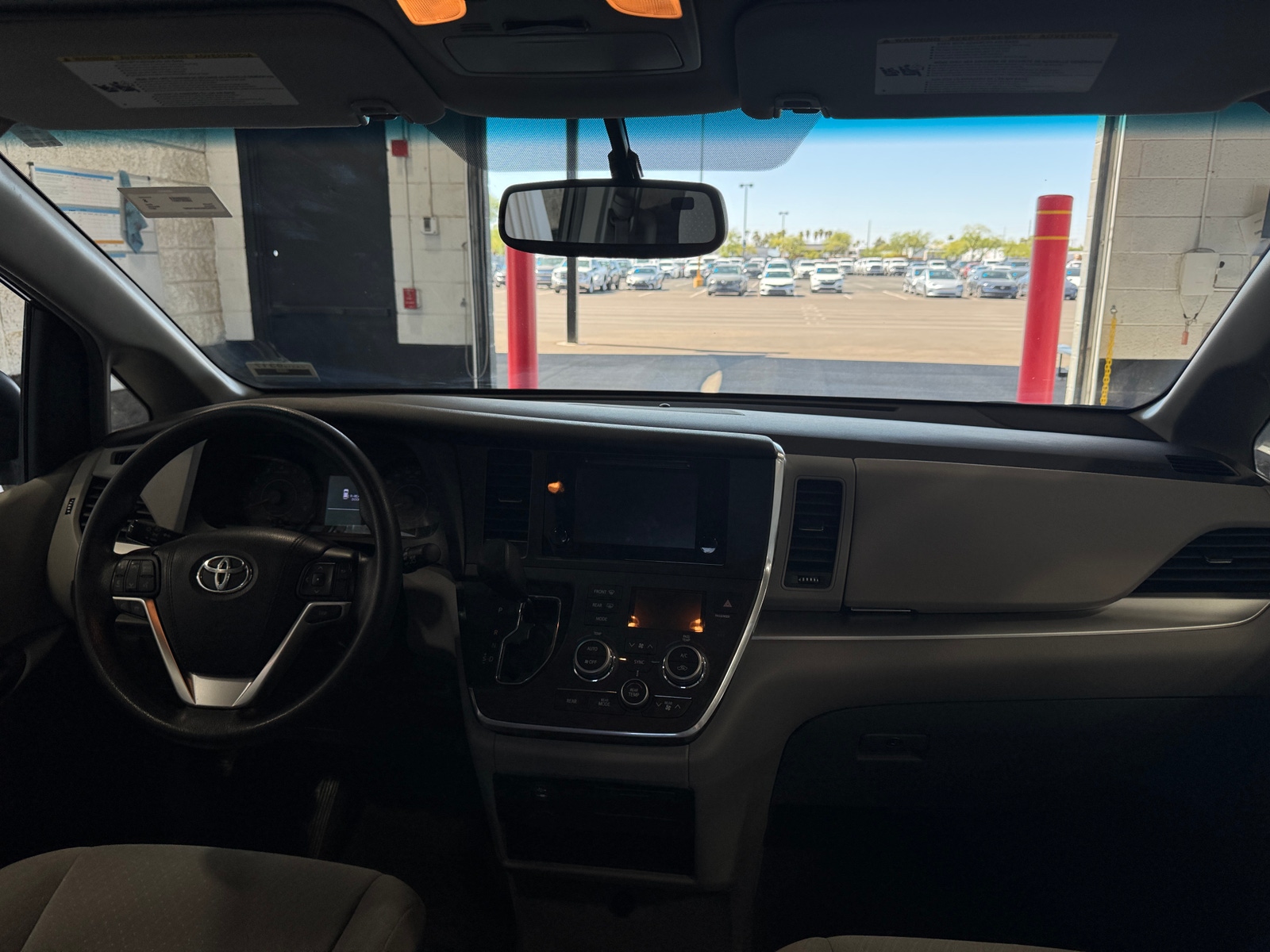 Thumbnail: 2017 Toyota Sienna - 2