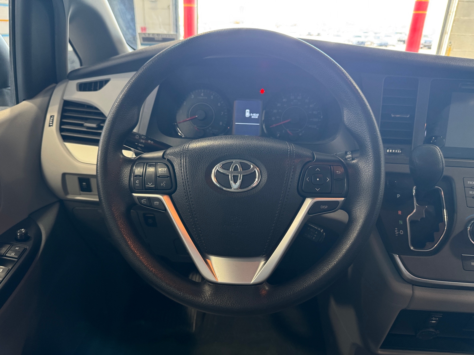 Thumbnail: 2017 Toyota Sienna - 4