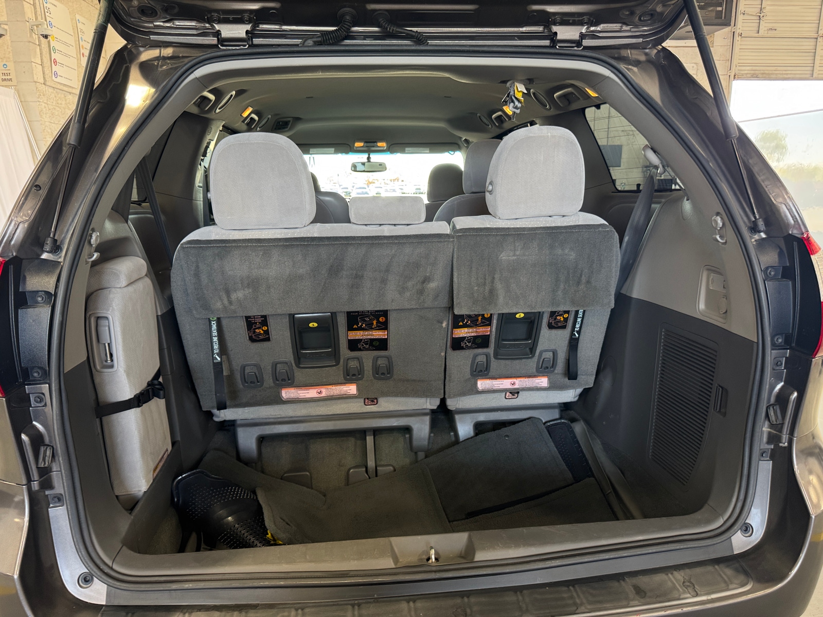 Thumbnail: 2017 Toyota Sienna - 6